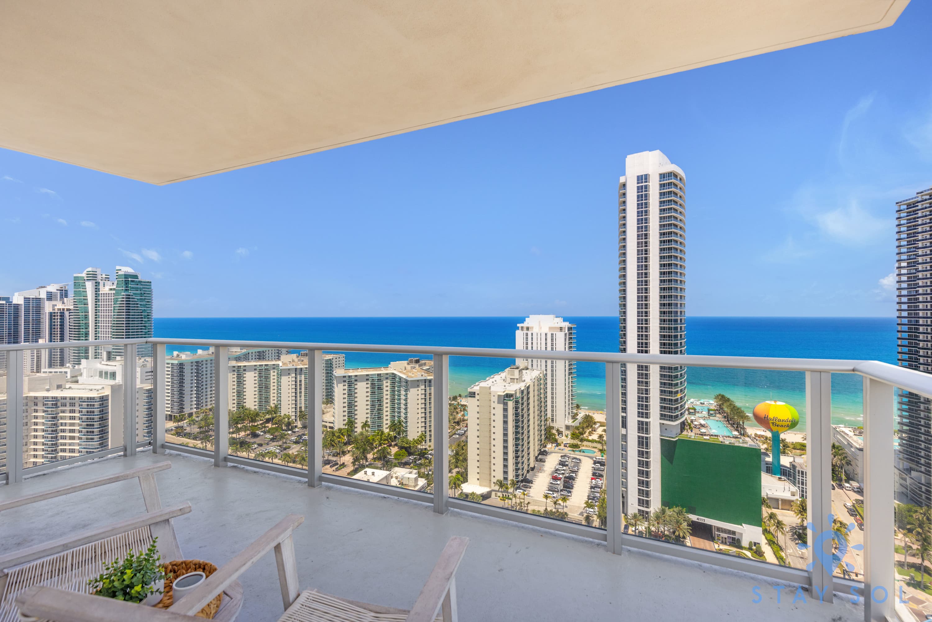Wrap Around Balcony: Insane Views+ Amazing Pools - Picture 28