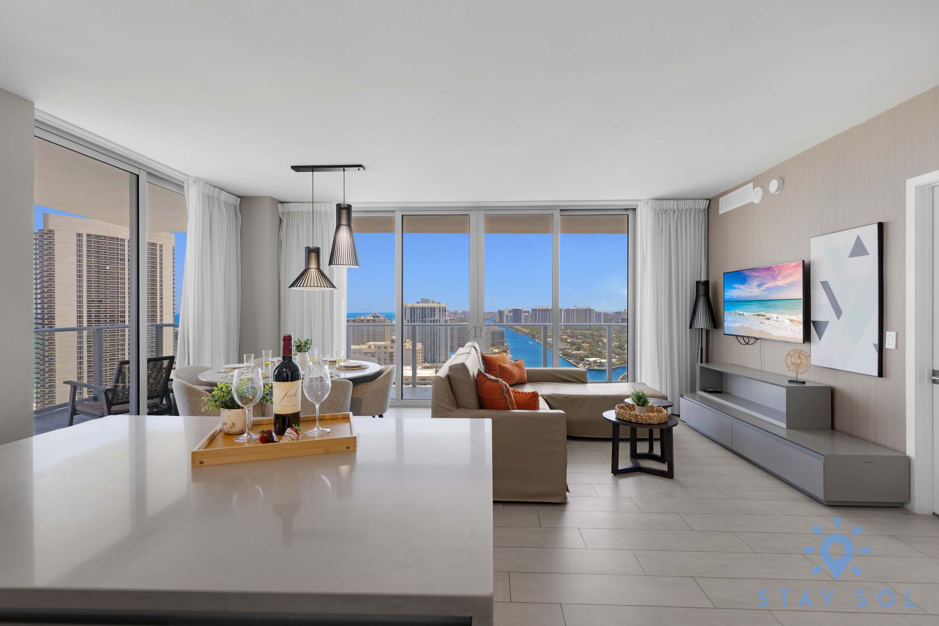 Wrap Around Balcony: Insane Views+ Amazing Pools - Picture 18