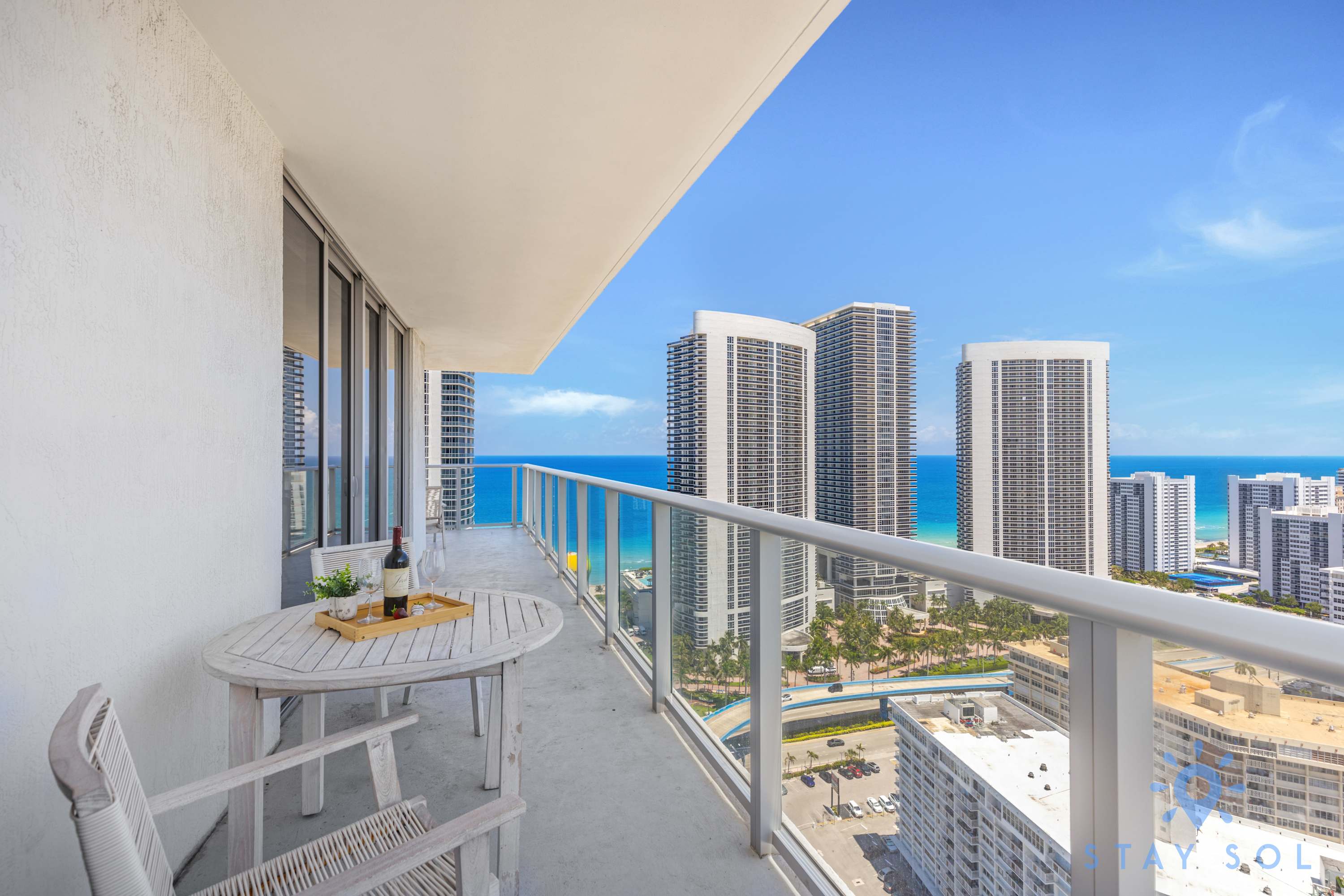 Wrap Around Balcony: Insane Views+ Amazing Pools - Picture 25