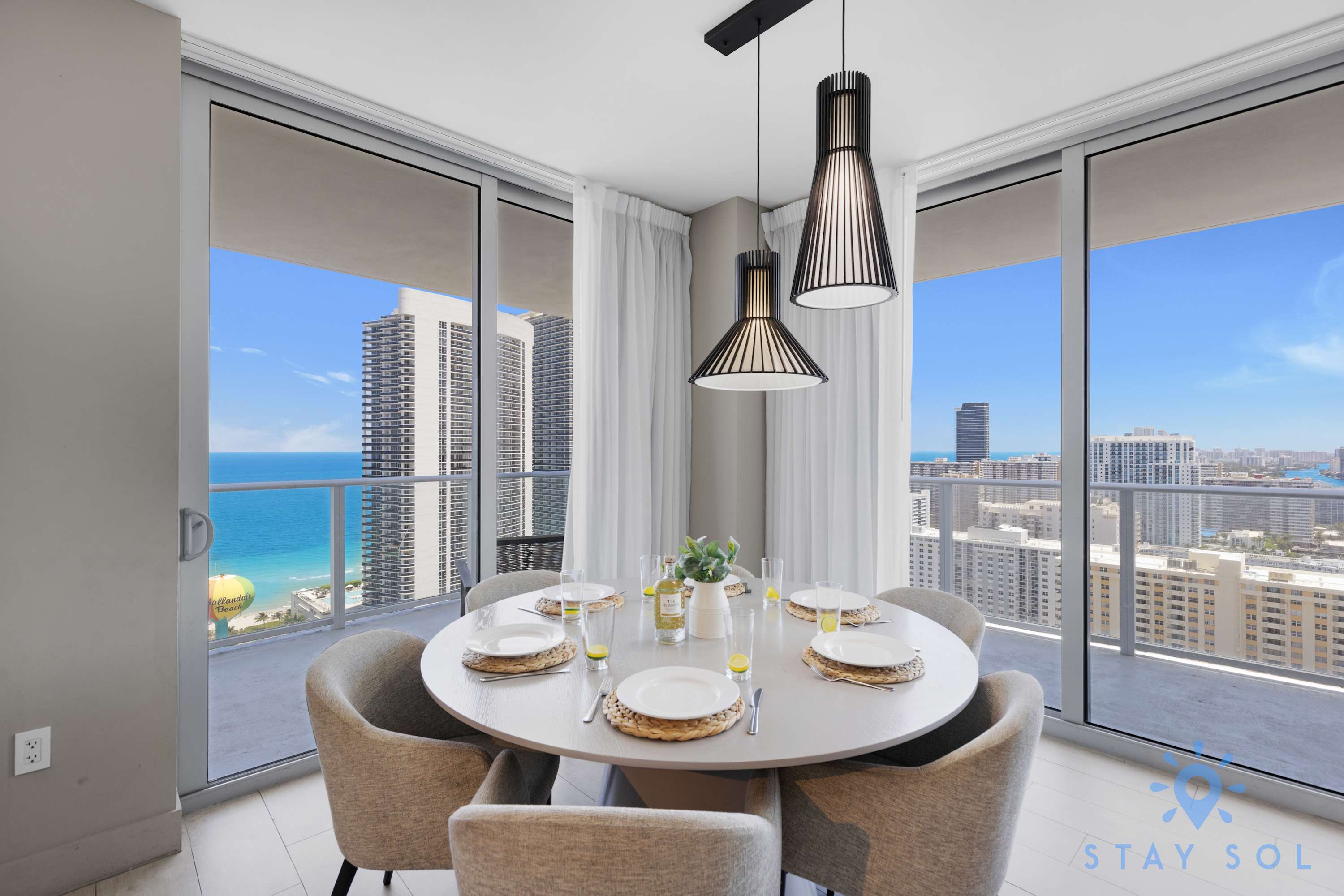 Wrap Around Balcony: Insane Views+ Amazing Pools - Picture 16