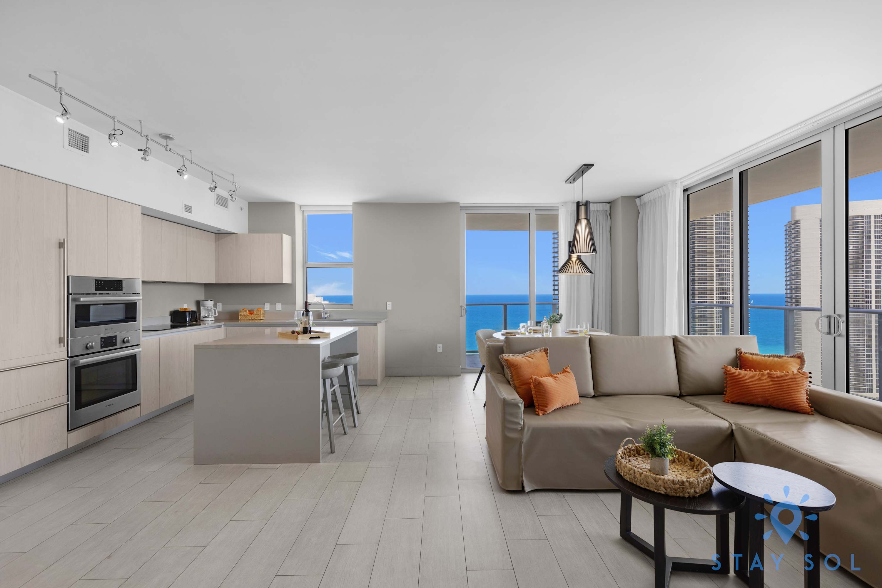 Wrap Around Balcony: Insane Views+ Amazing Pools - Picture 17