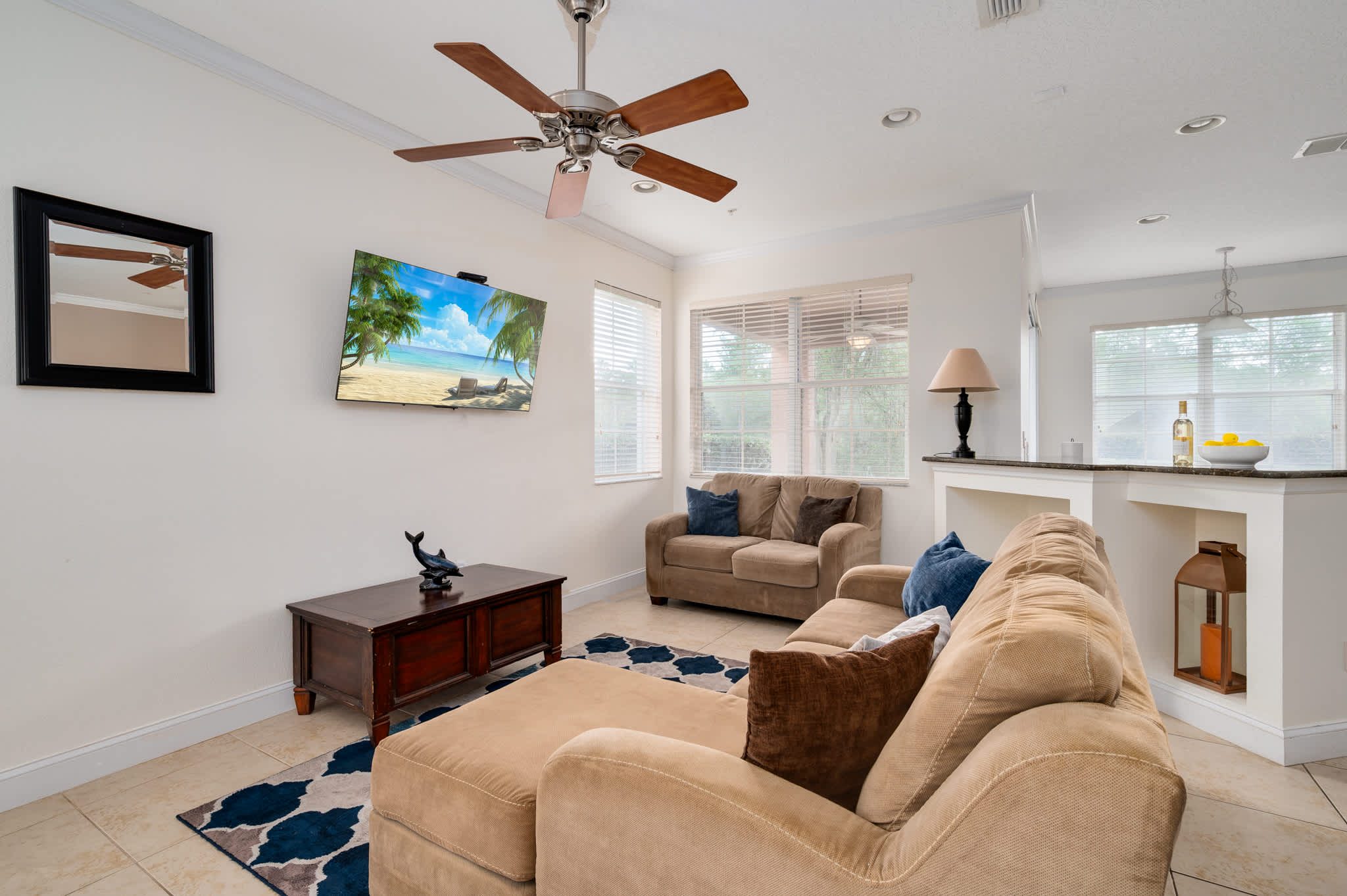 Townhouse w/large kitchen & covered patio