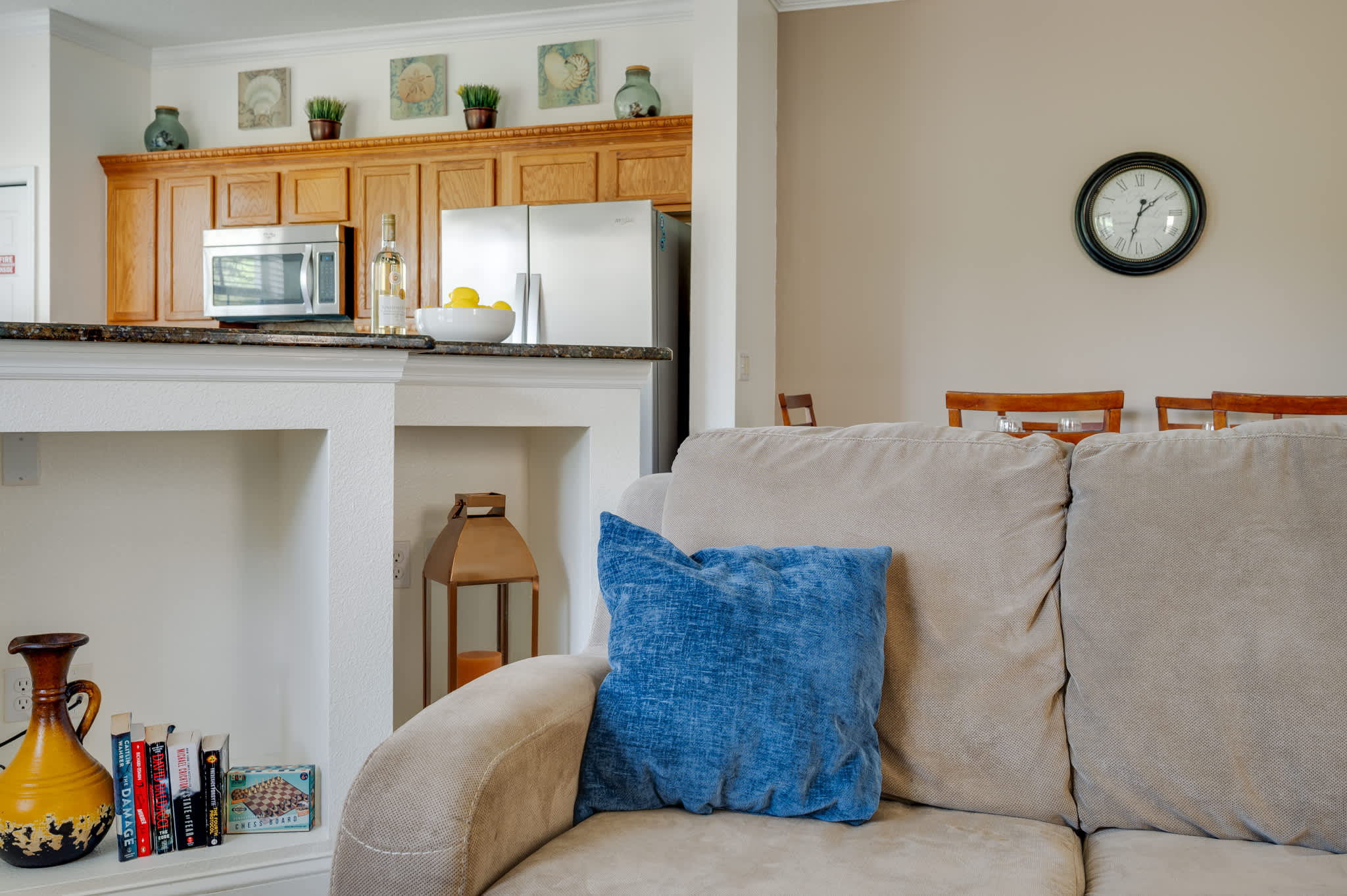 Townhouse w/large kitchen & covered patio