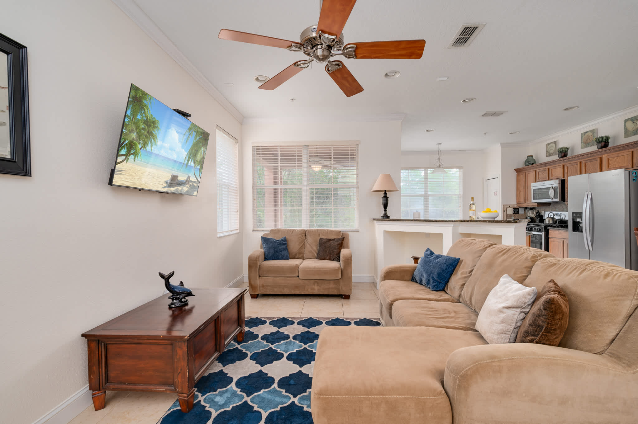 Townhouse w/large kitchen & covered patio