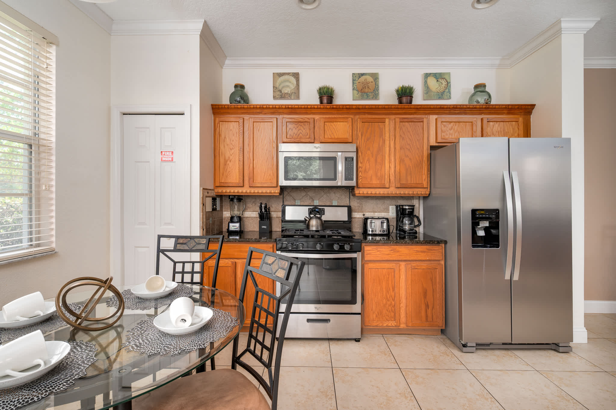 Townhouse w/large kitchen & covered patio