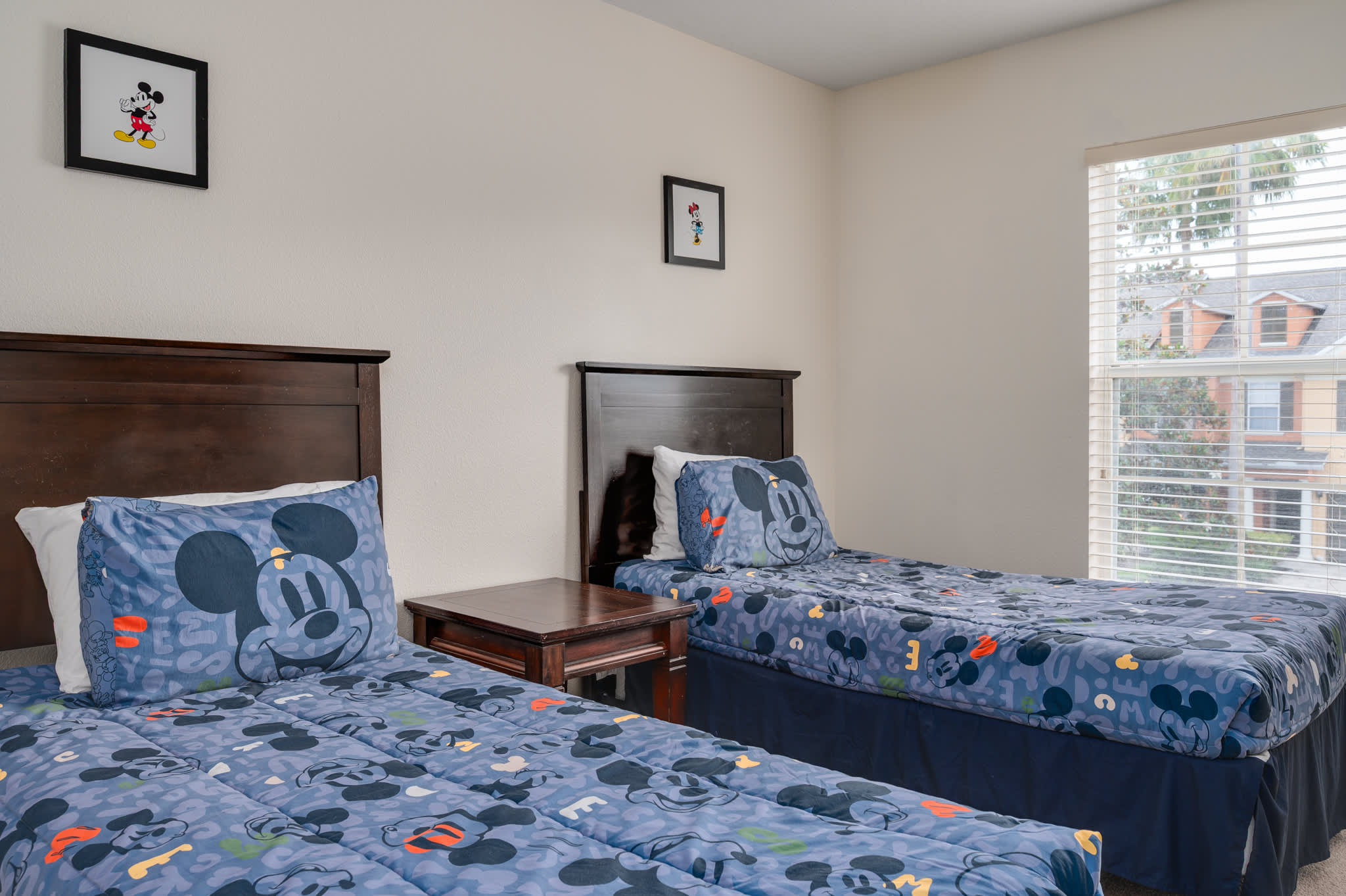 Townhouse w/large kitchen & covered patio