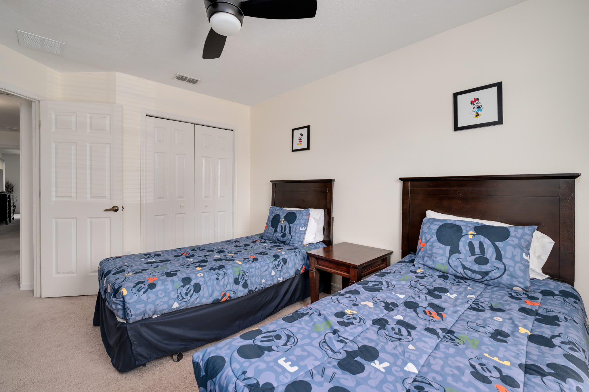 Townhouse w/large kitchen & covered patio