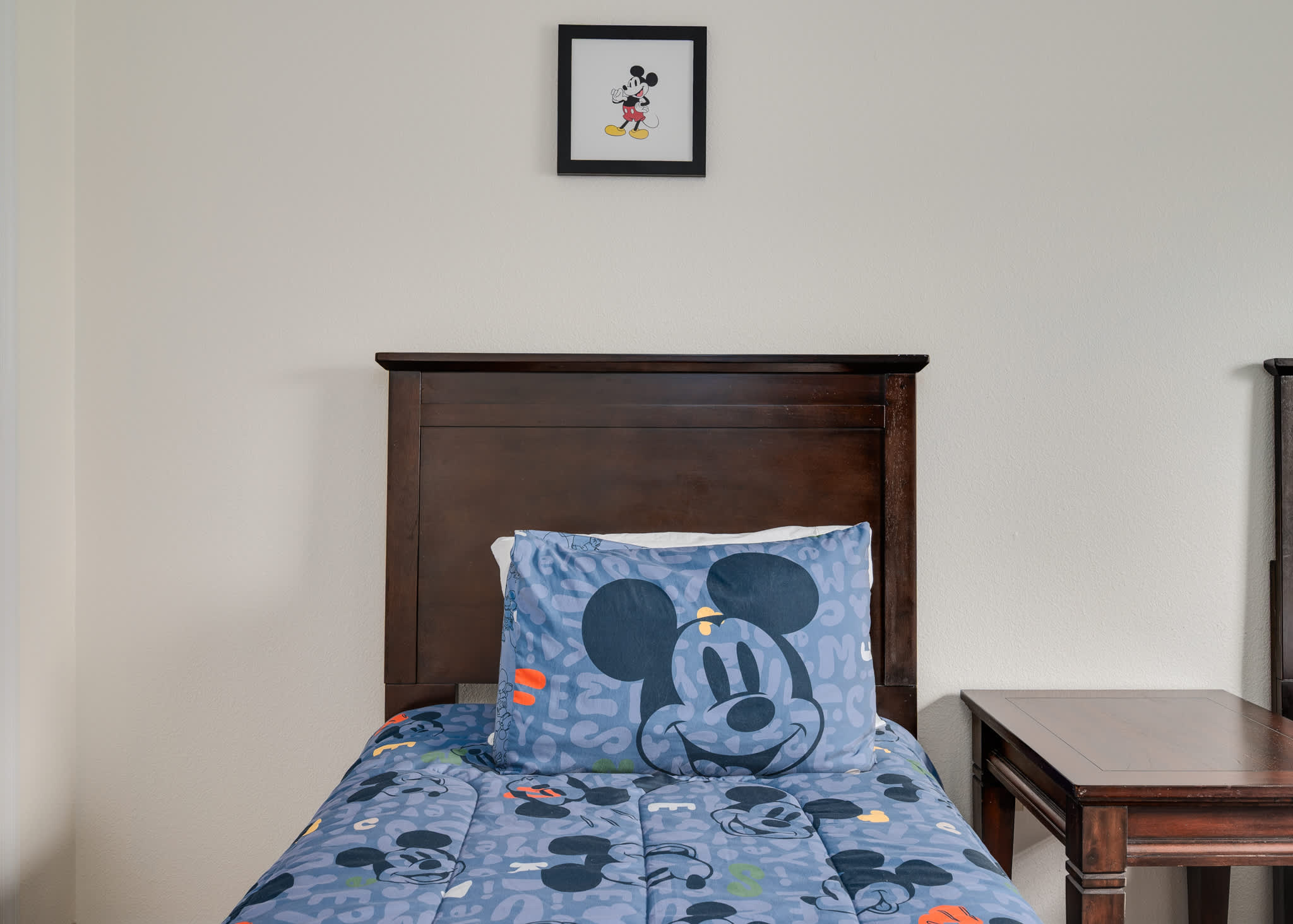 Townhouse w/large kitchen & covered patio