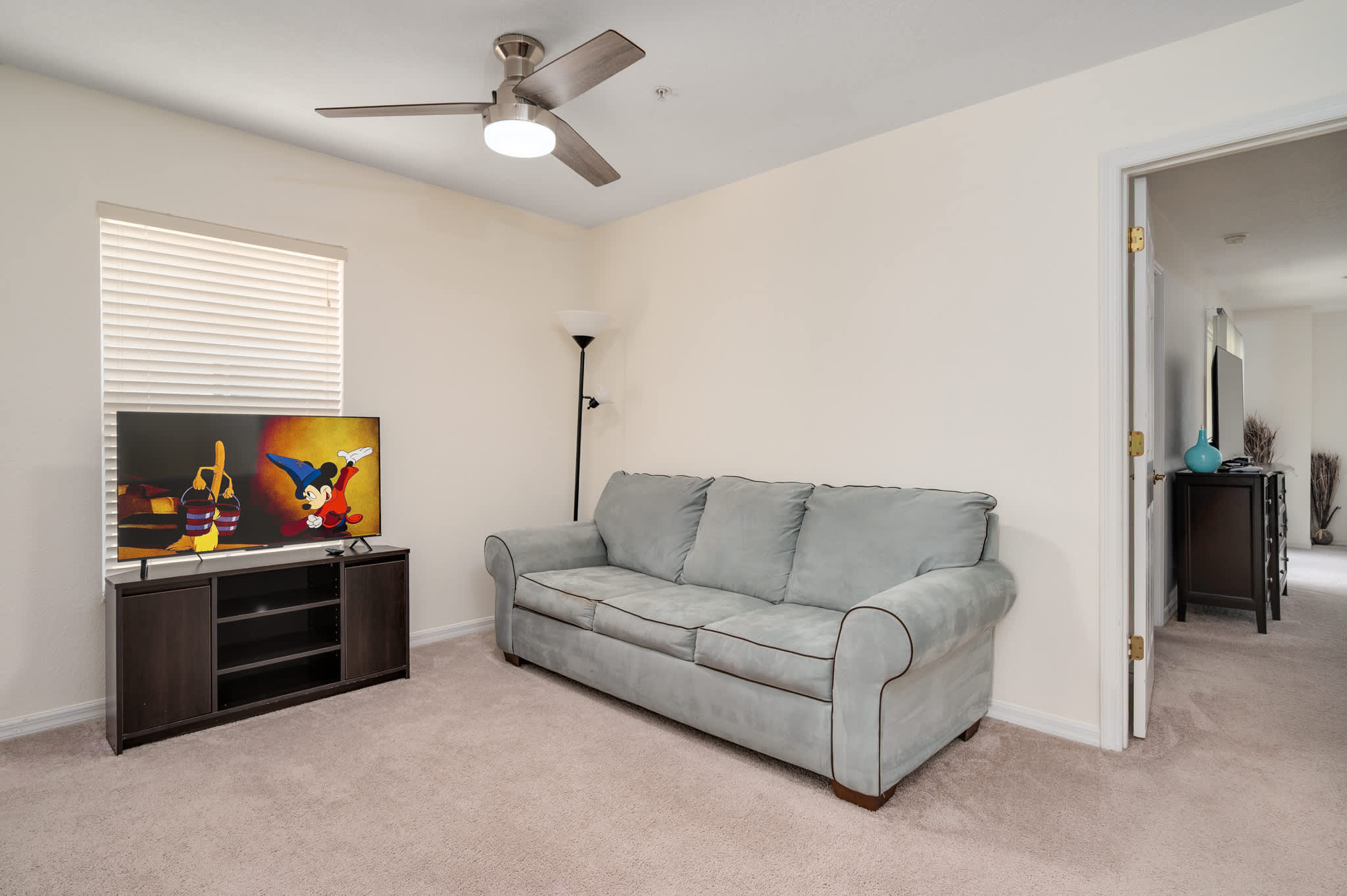 Townhouse w/large kitchen & covered patio