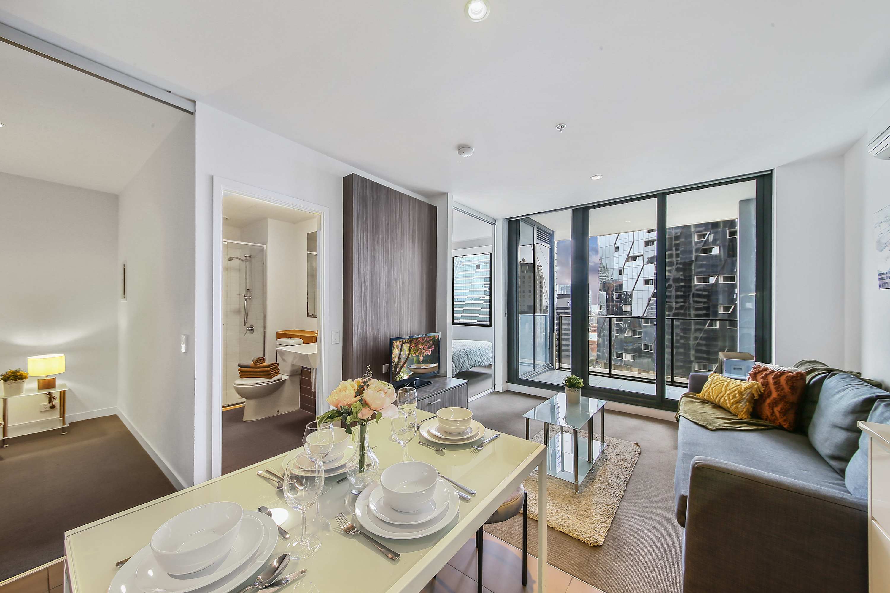 Perfectly Located 2BR Apartment by Southern Cross — Melbourne, Victoria — vacation rental