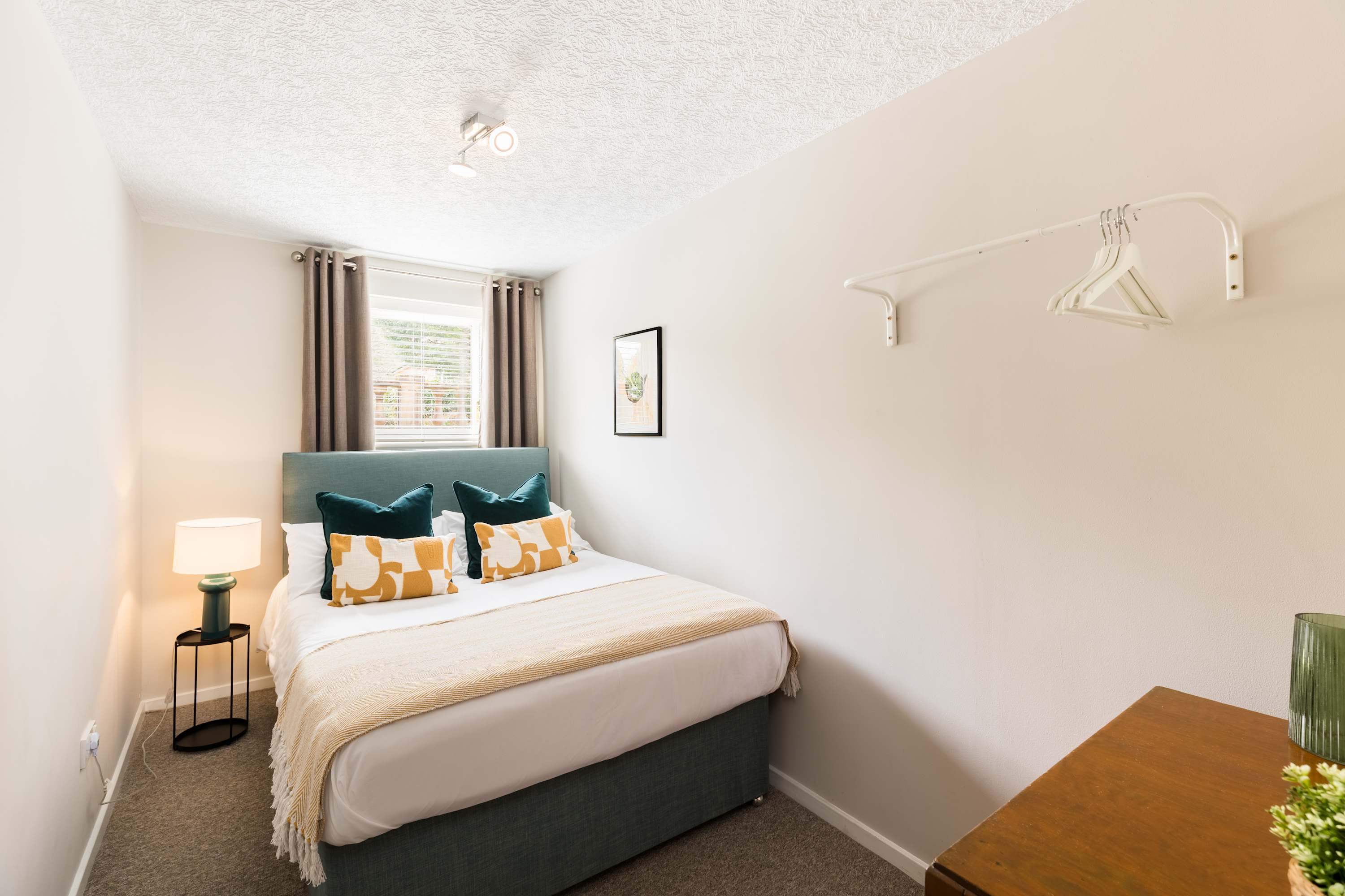 Modern | 2 Bed | Chestnut Court Leamington Spa in Chestnut Court, 4 Guys Cliffe Avenue CV32 6LY - Property image 3 - VivreStays