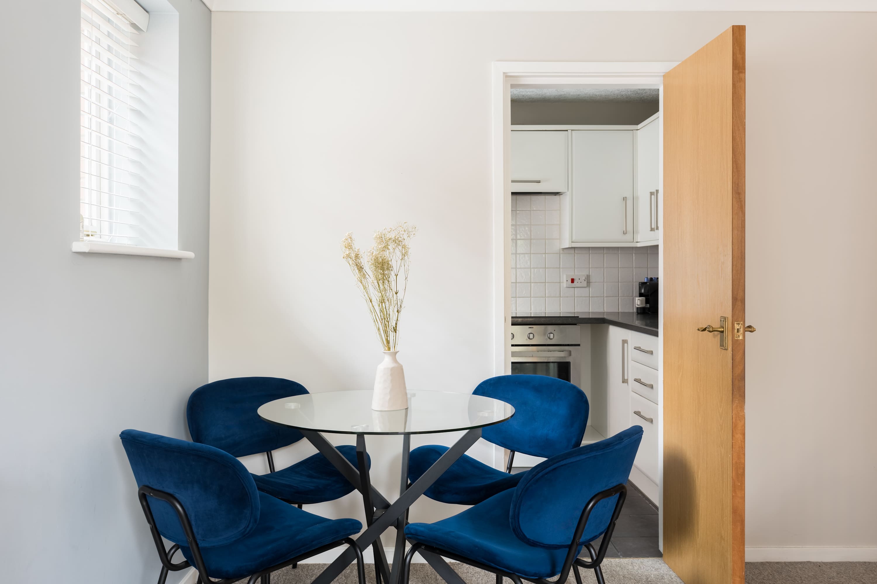 Modern | 2 Bed | Chestnut Court Leamington Spa in Chestnut Court, 4 Guys Cliffe Avenue CV32 6LY - Property image 13 - VivreStays