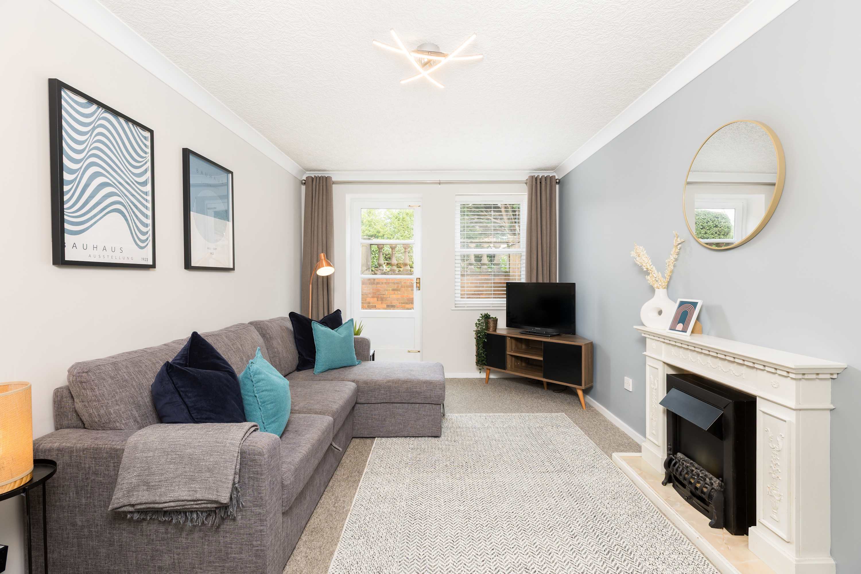 Modern | 2 Bed | Chestnut Court Leamington Spa in Chestnut Court, 4 Guys Cliffe Avenue CV32 6LY - Property image 2 - VivreStays