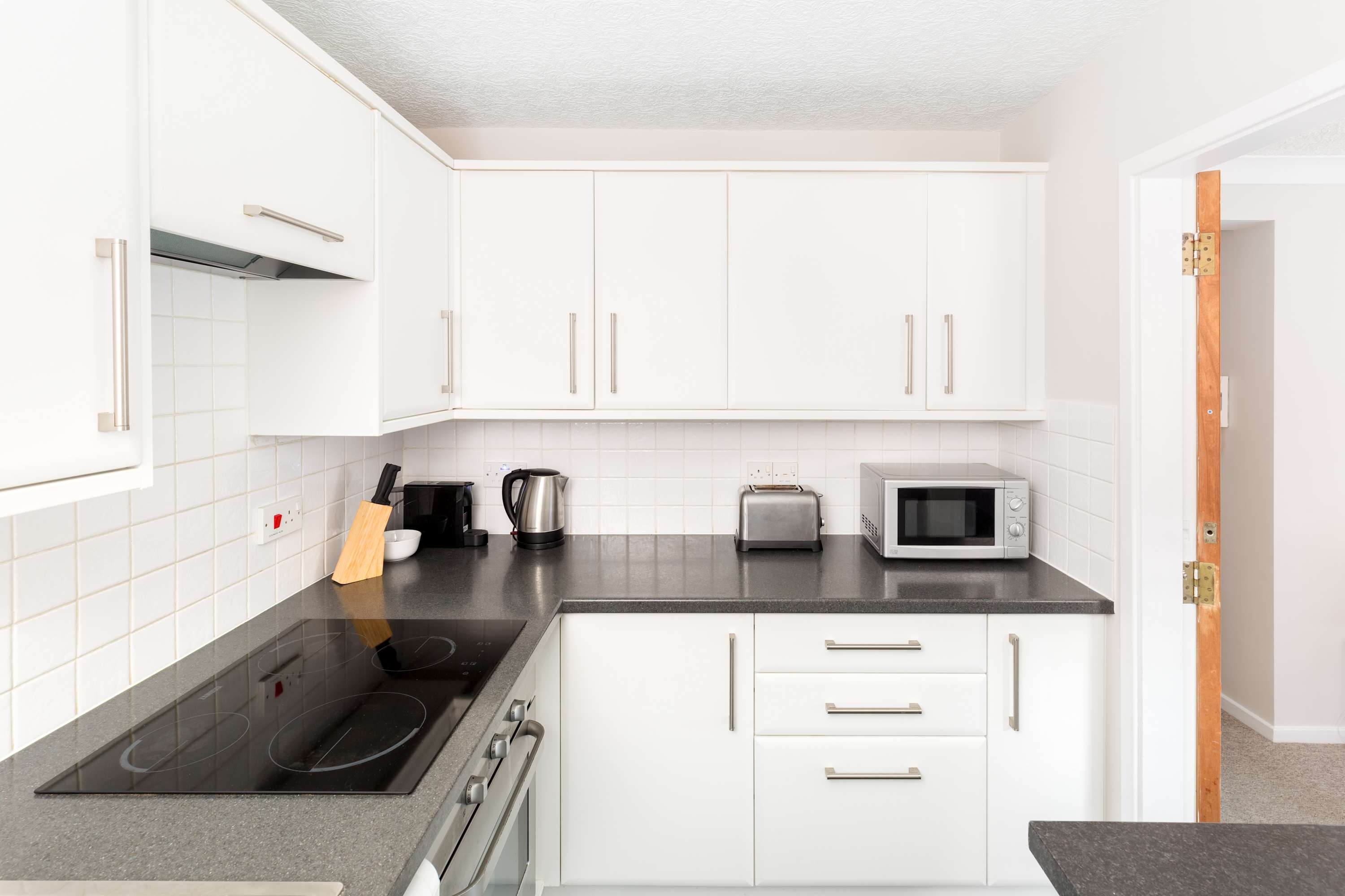 Modern | 2 Bed | Chestnut Court Leamington Spa in Chestnut Court, 4 Guys Cliffe Avenue CV32 6LY - Property image 4 - VivreStays