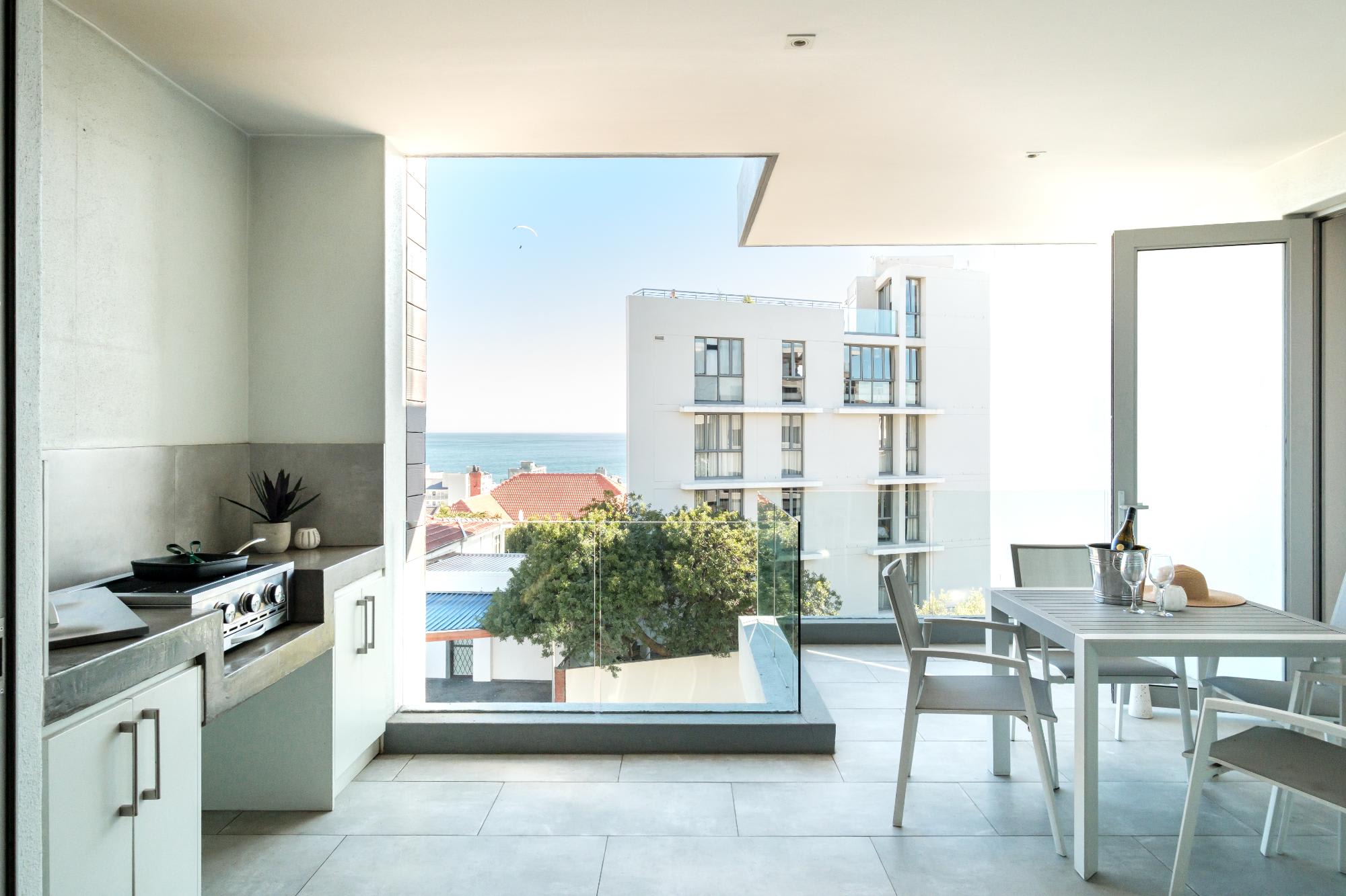 Bright 2bed in Sea Point w Sea Views Helio Haven 7