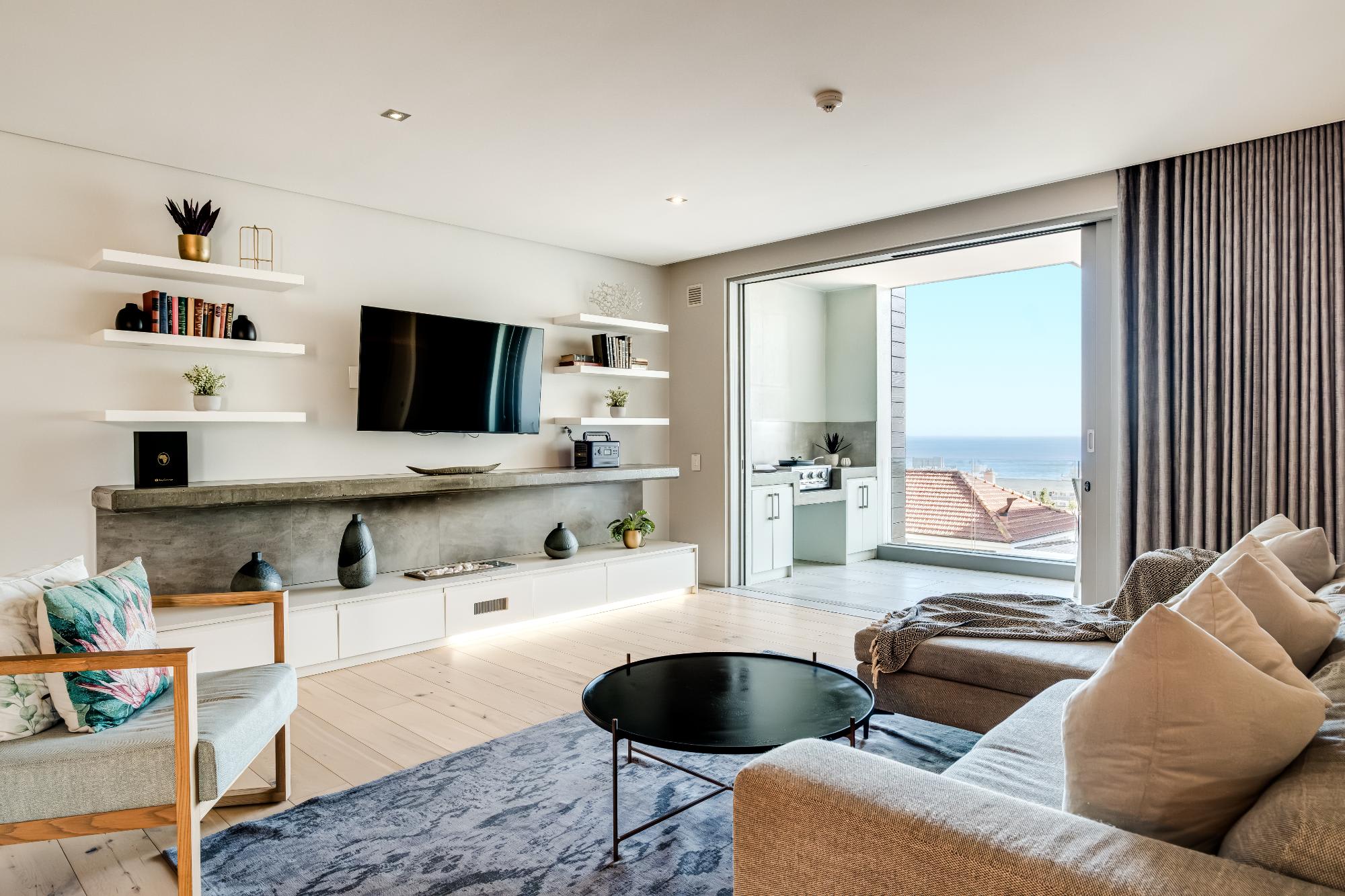 Bright 2bed in Sea Point w Sea Views Helio Haven | Photo 2