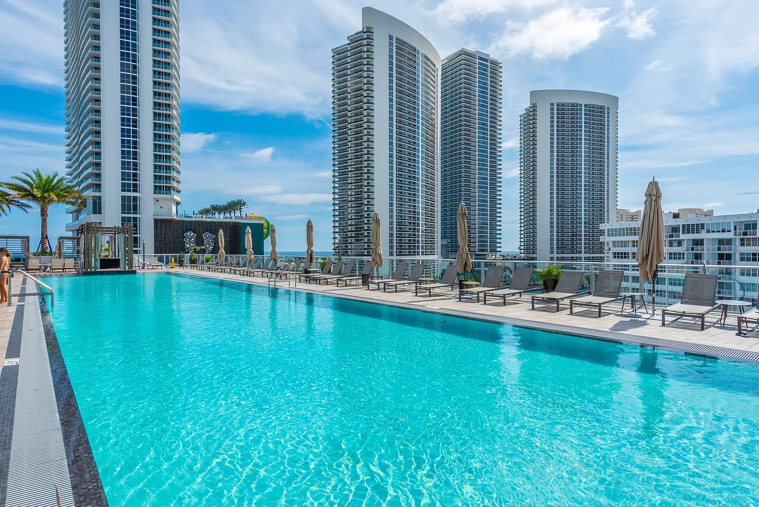 Stunning High-Floor City View 1BR Hyde Beach House 2