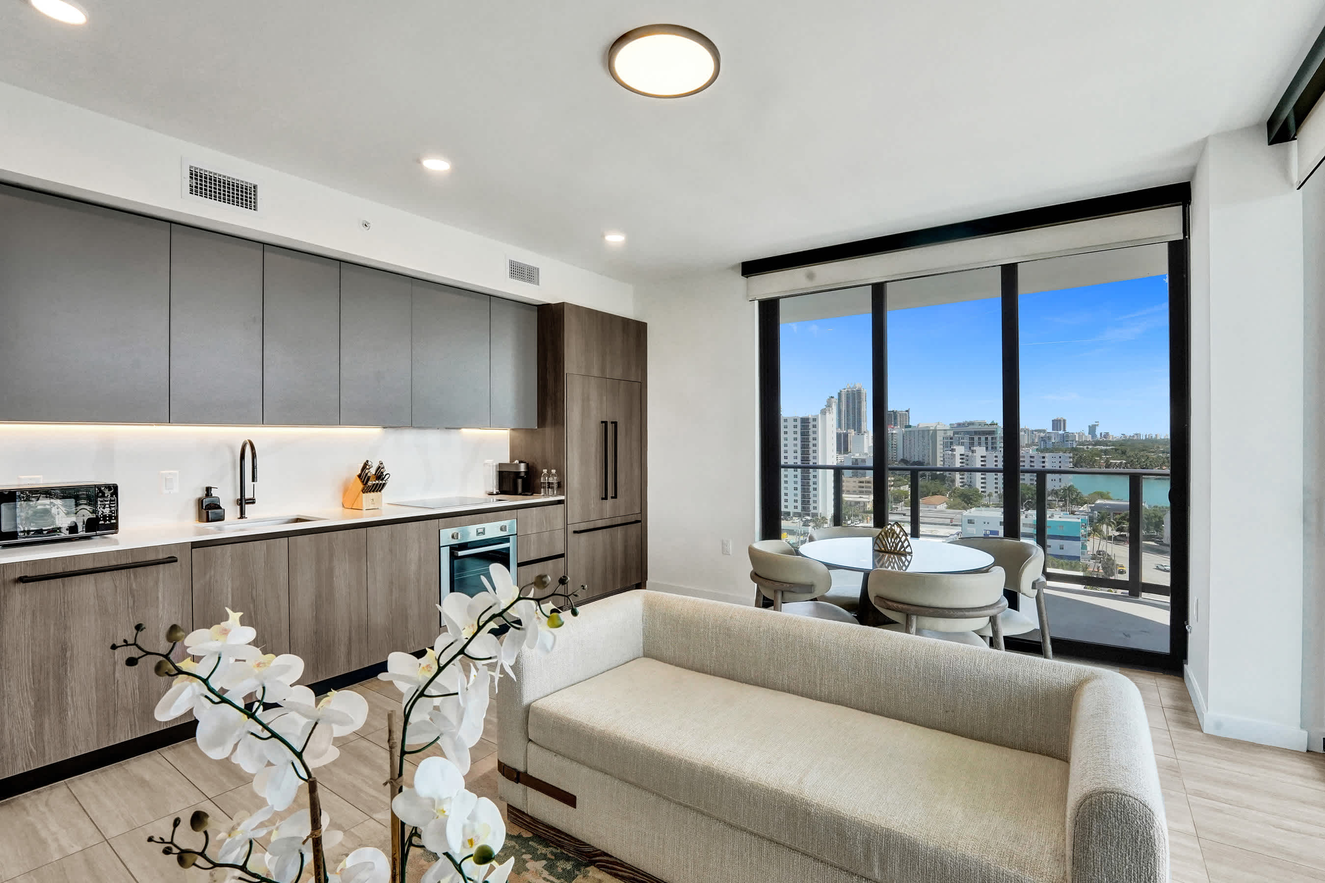 Bright & Elegant 2BR/2BA Getaway in Miami Beach — Miami Beach, FL — vacation rental