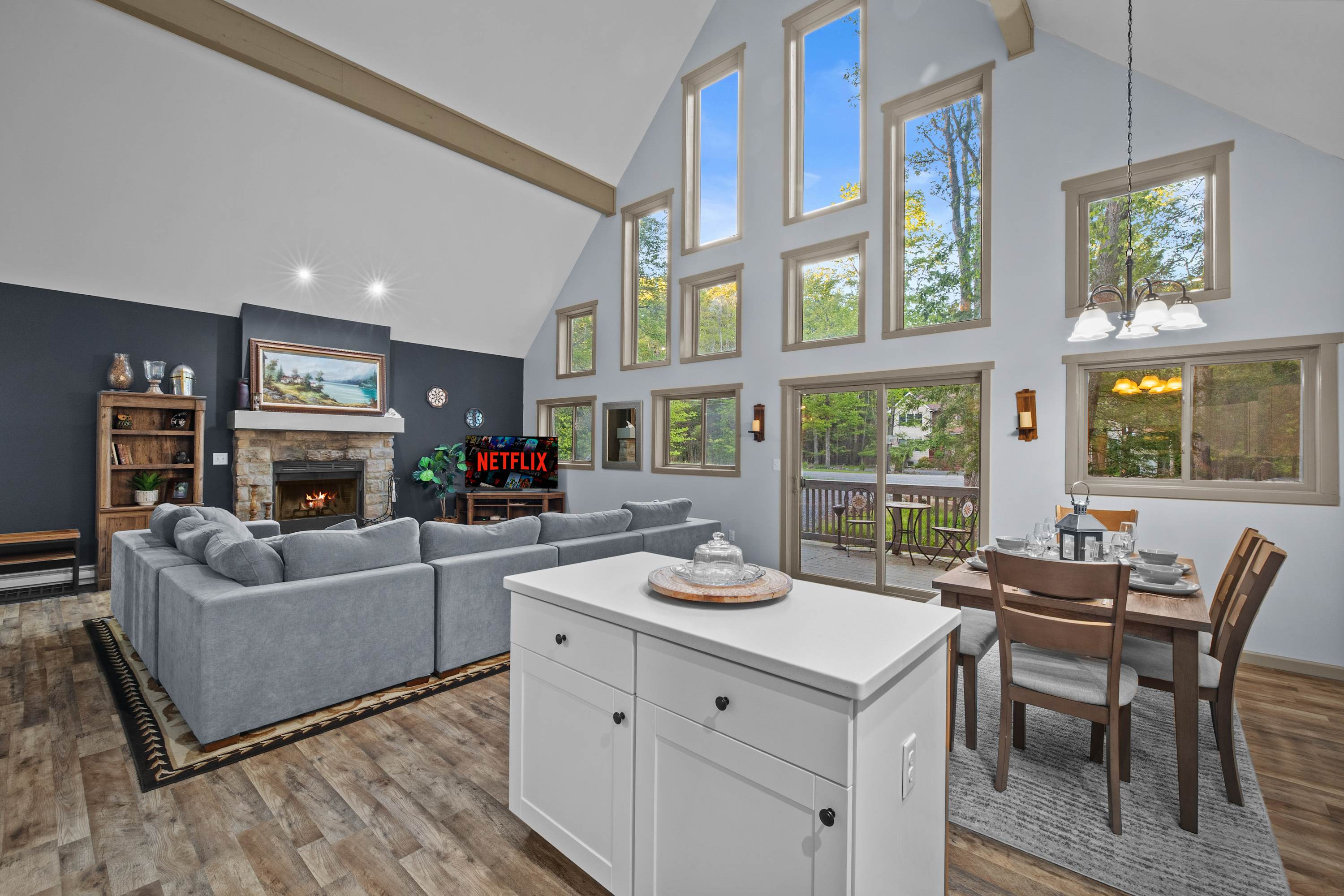 Bright and welcoming open-concept living and dining area. The spacious layout features comfortable seating and a dining table for 6, perfect for gatherings.
