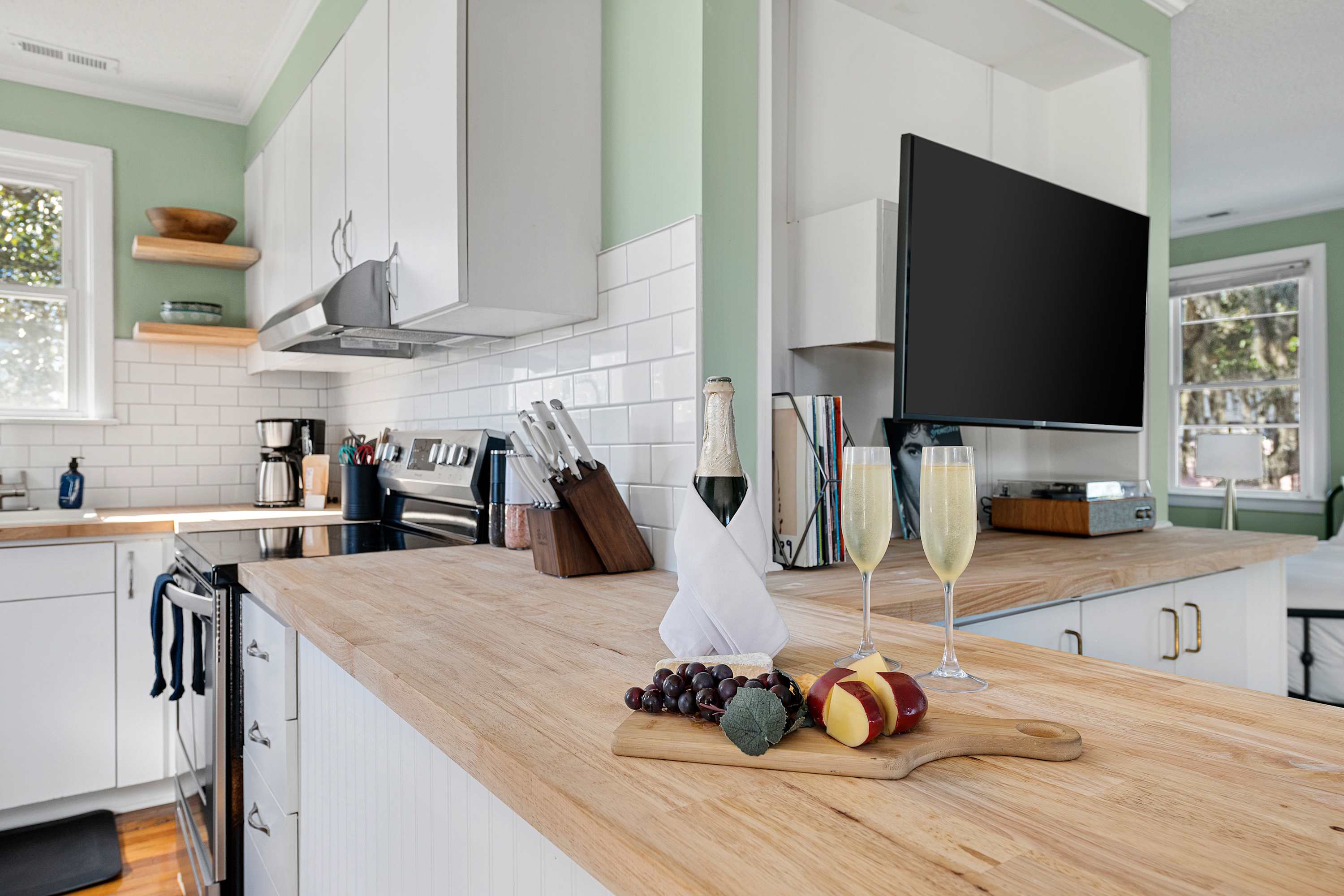 Fully equipped kitchen with everything you need 