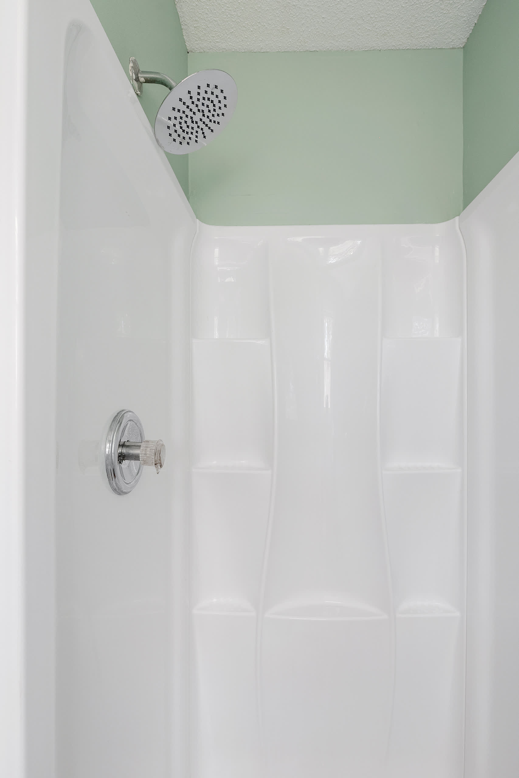 Walk-in shower 