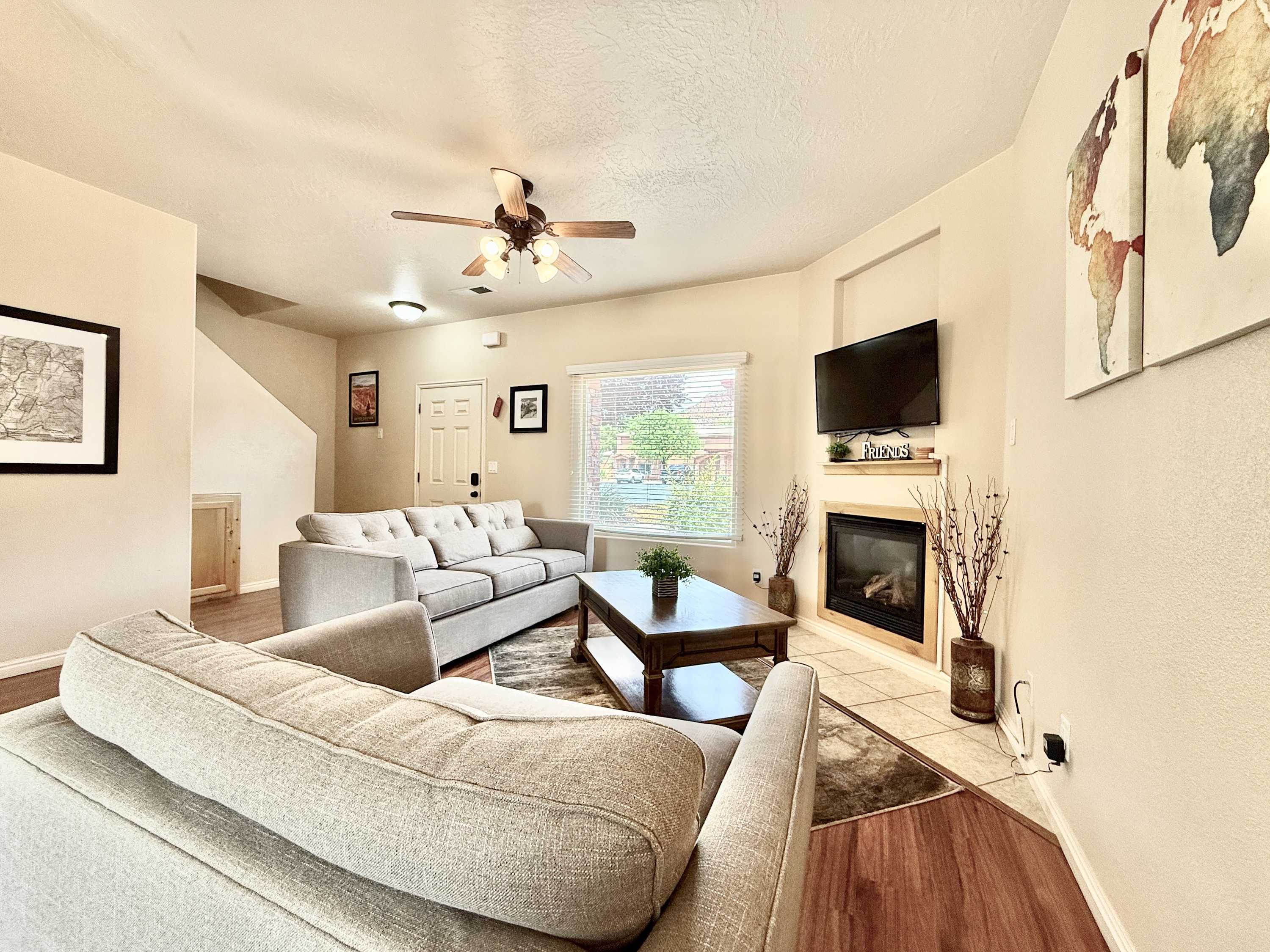 Modern Townhome located in Southern Utah. Close to Bryce and Zion with incredible stargazing. Pet Friendly! — Kanab, UT — vacation rental