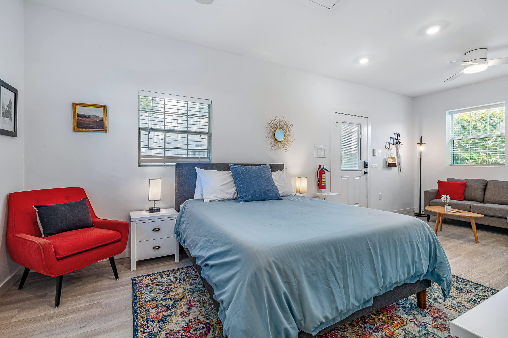 Courtyard Cottage- 15 Min Walk to Downtown! — photo 11