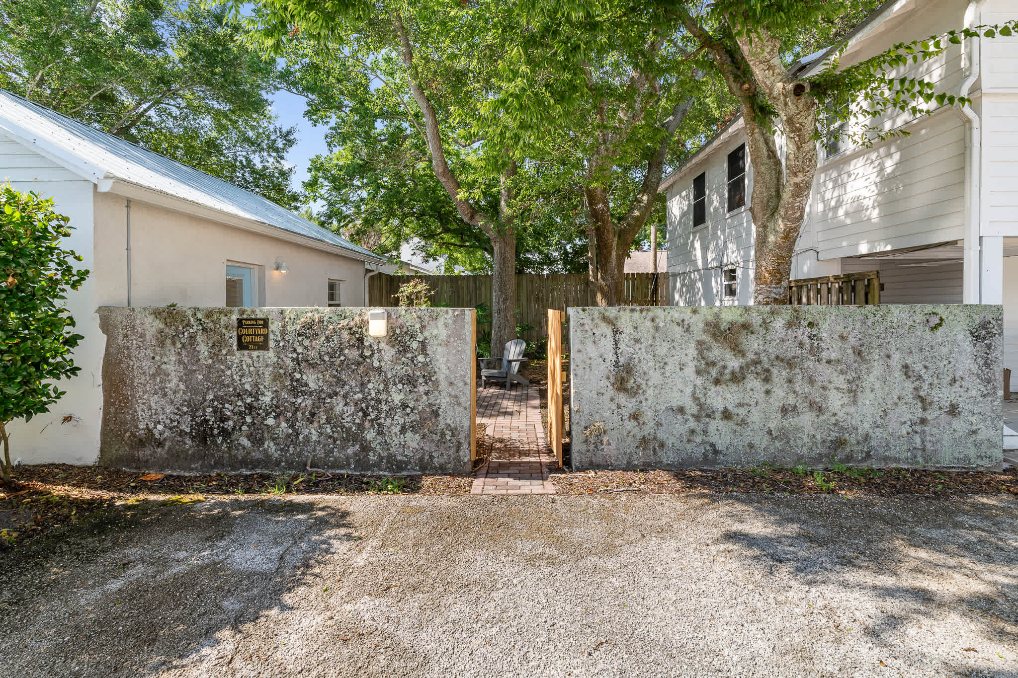 Courtyard Cottage- 15 Min Walk to Downtown! — photo 17