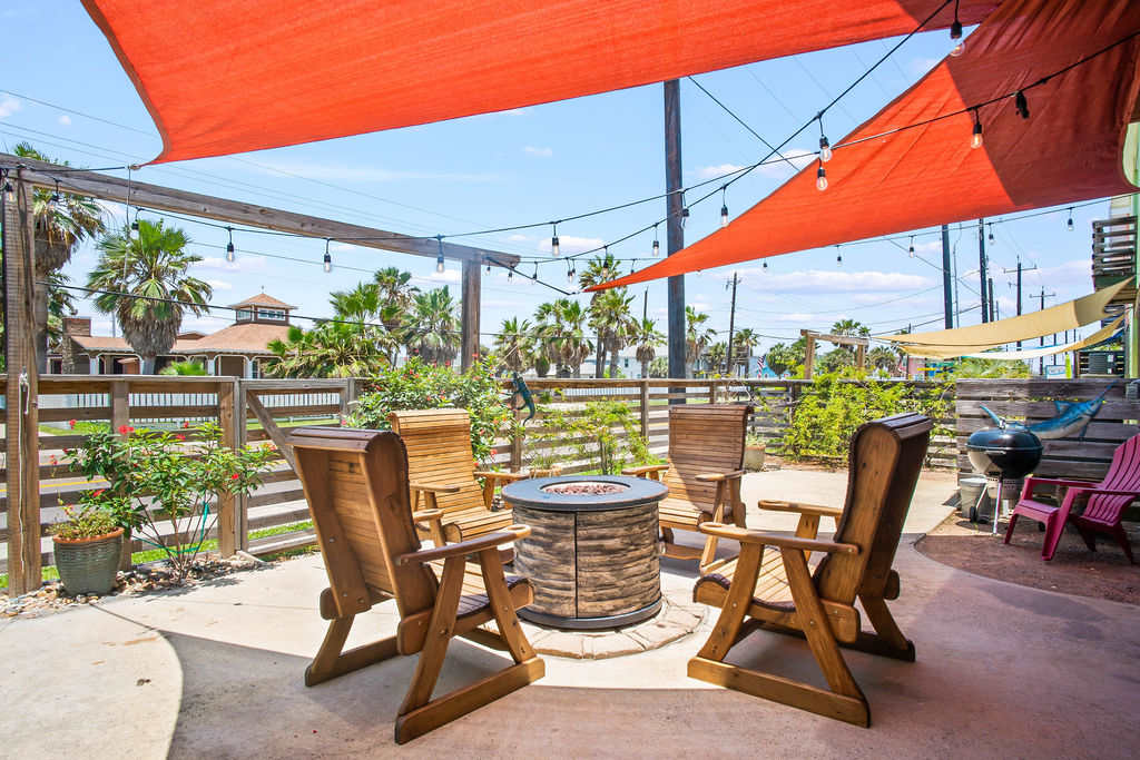 Sea Gypsy~Fire Pit~Community Pool~Corn hole — Port Aransas, TX — vacation rental