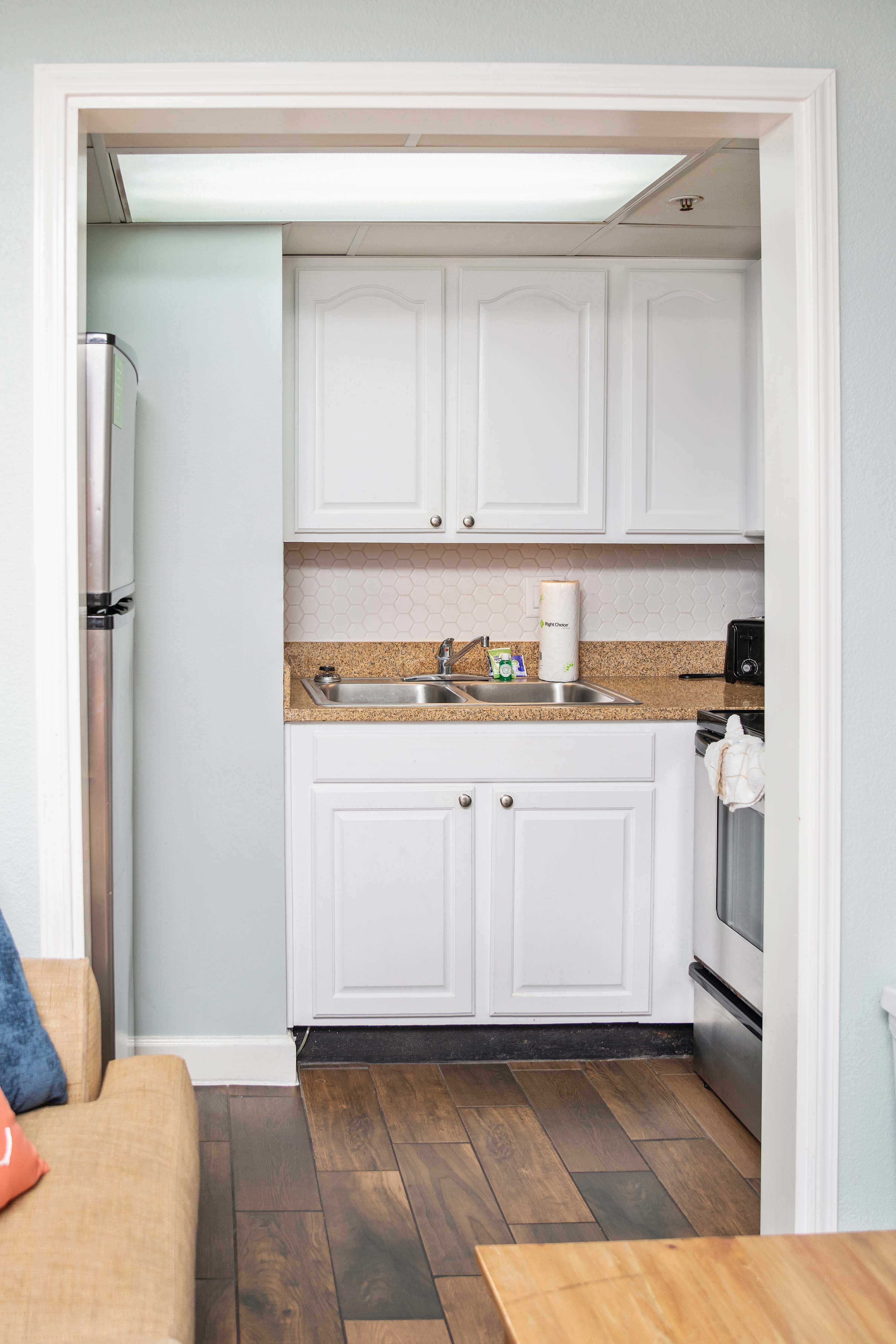Stylish and simple—perfect for prepping your favorite beachside dishes.