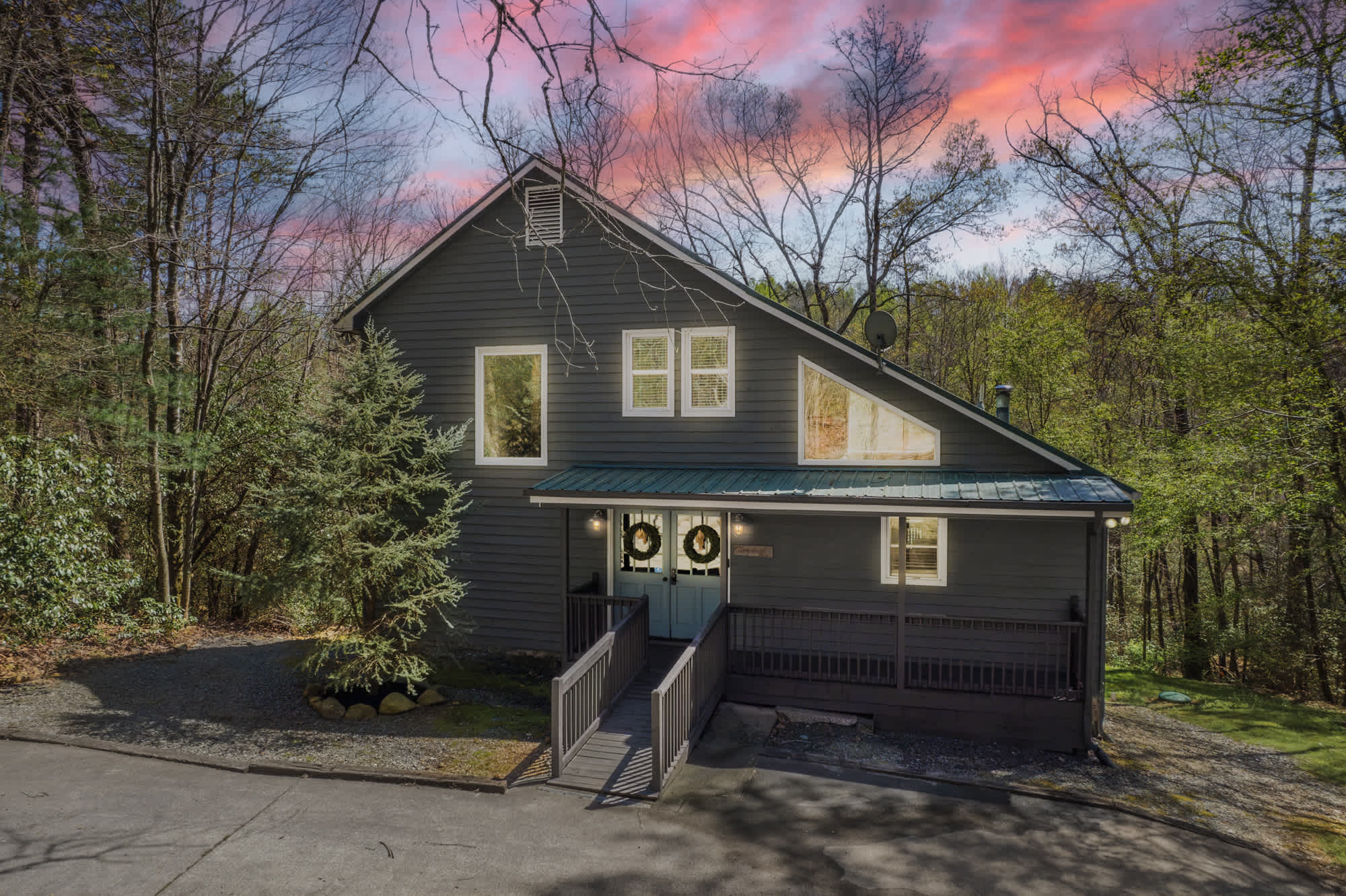 Gingerbread House on Cartecay River — Ellijay, GA — vacation rental