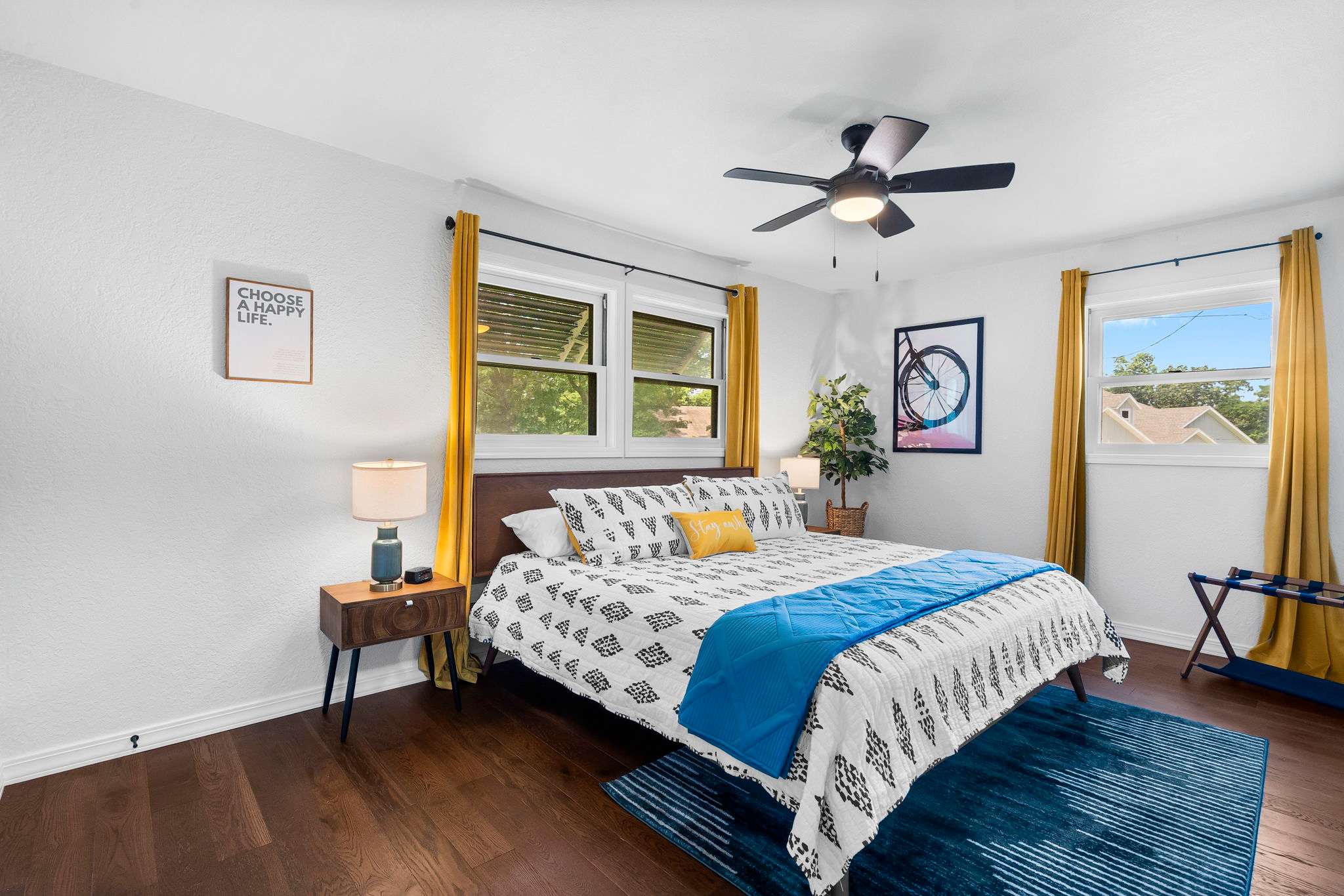 Queen bed in second bedroom