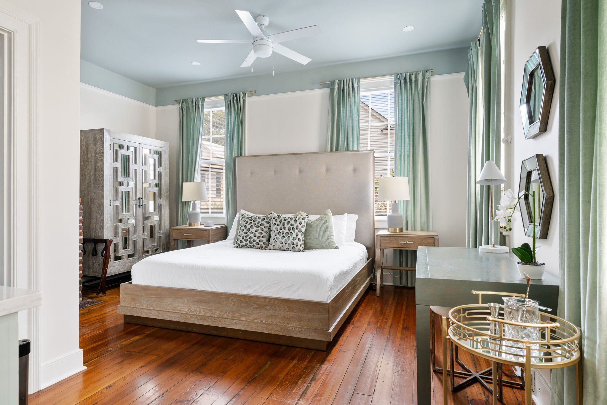 Downtown Charleston Gem | Walk Everywhere | Sleeps 12 — Charleston, SC — vacation rental