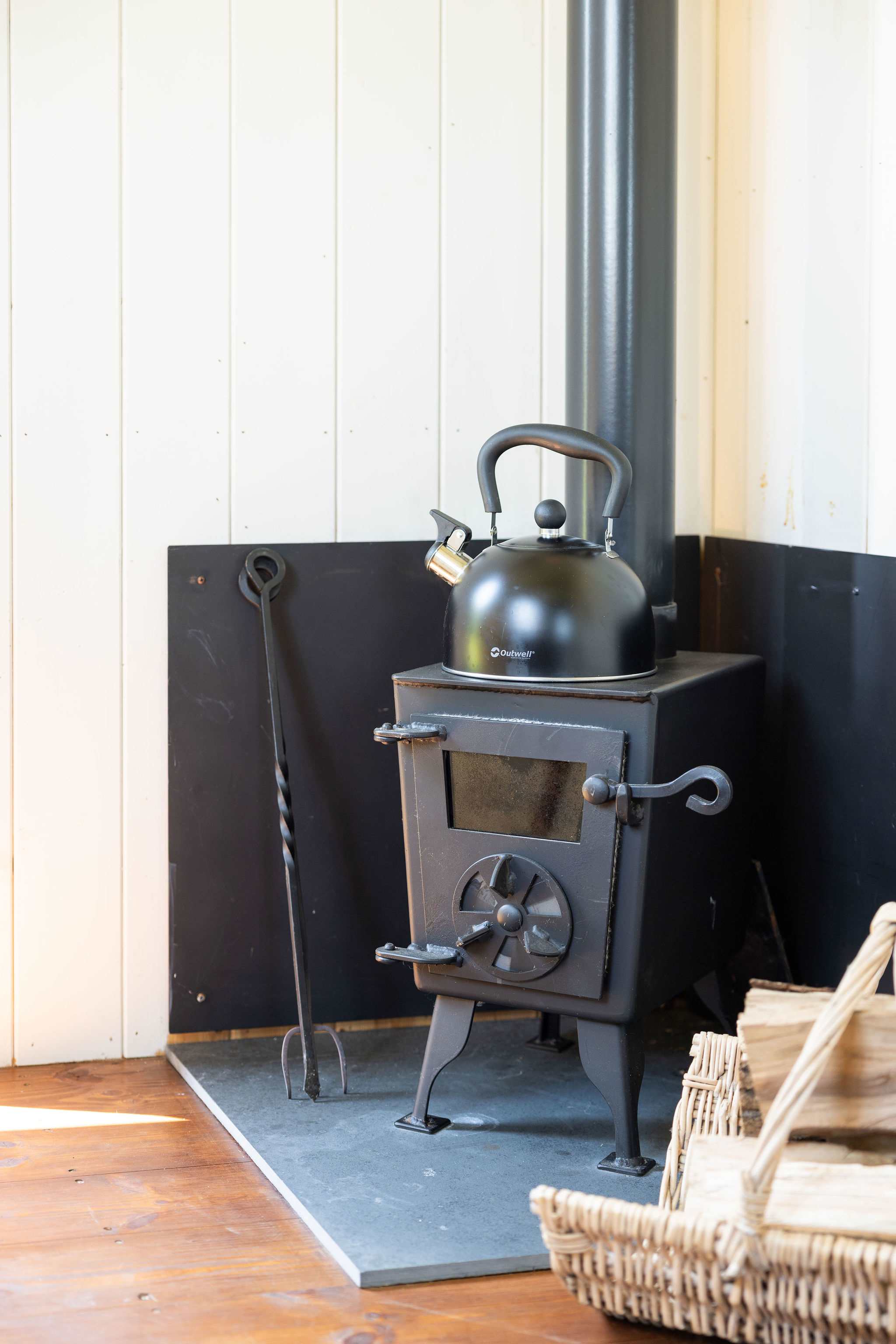 Ample logs will be provided during your stay to enable you to stoke up the internal log burner & cosy up for the evening