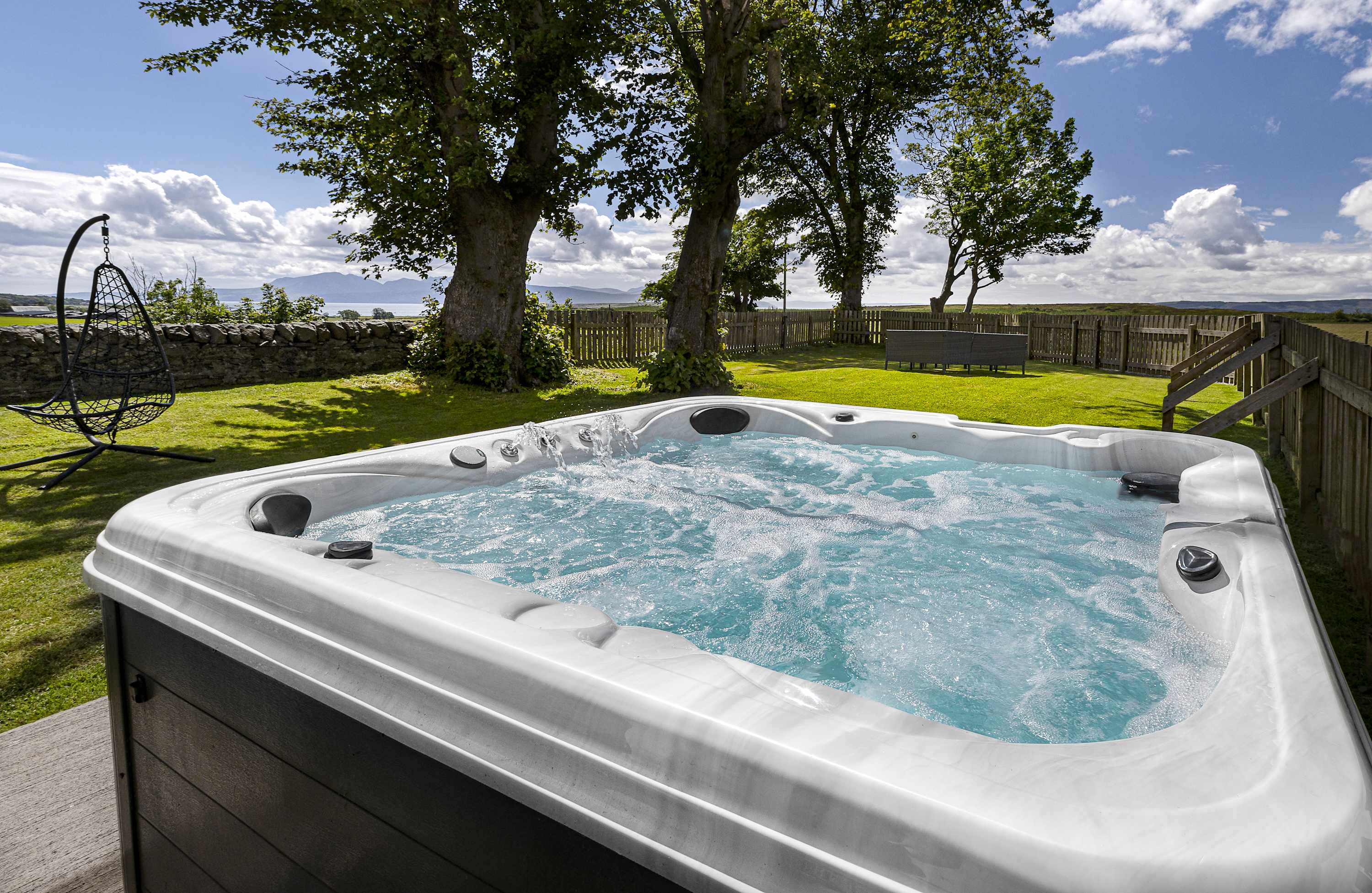 Dunallan Farm: Cottage with Optional Hot Tub & Stunning Views in Dunallan Farm PA20 0QG - Property image 19 - VivreStays