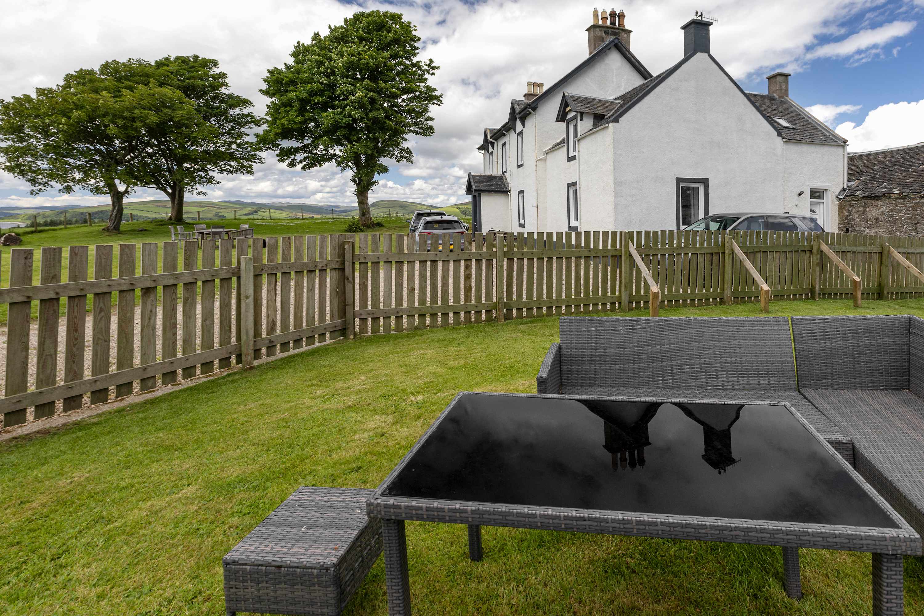 Dunallan Farm: Cottage with Optional Hot Tub & Stunning Views in Dunallan Farm PA20 0QG - Property image 9 - VivreStays
