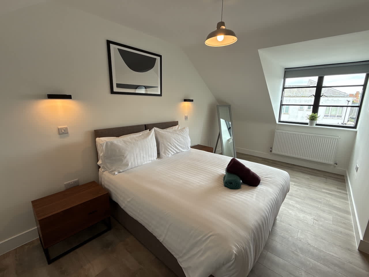 Luxury 1 bed - 7 Queen Street, Abingdon -  Centrally located, parking subject to availability in 20 Queen Street OX14 3LN - Property image 2 - VivreStays