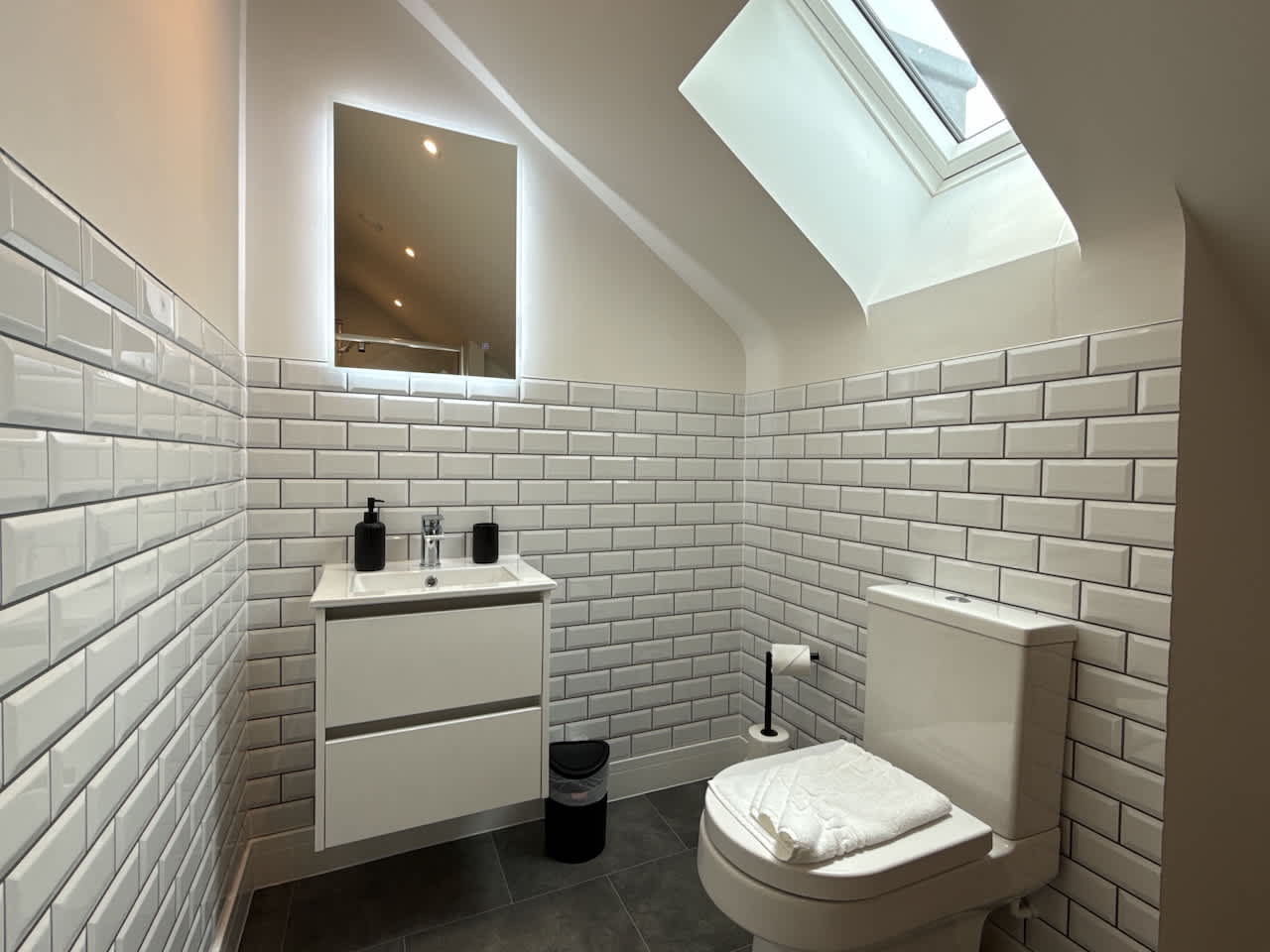 Luxury 1 bed - 7 Queen Street, Abingdon -  Centrally located, parking subject to availability in 20 Queen Street OX14 3LN - Property image 14 - VivreStays