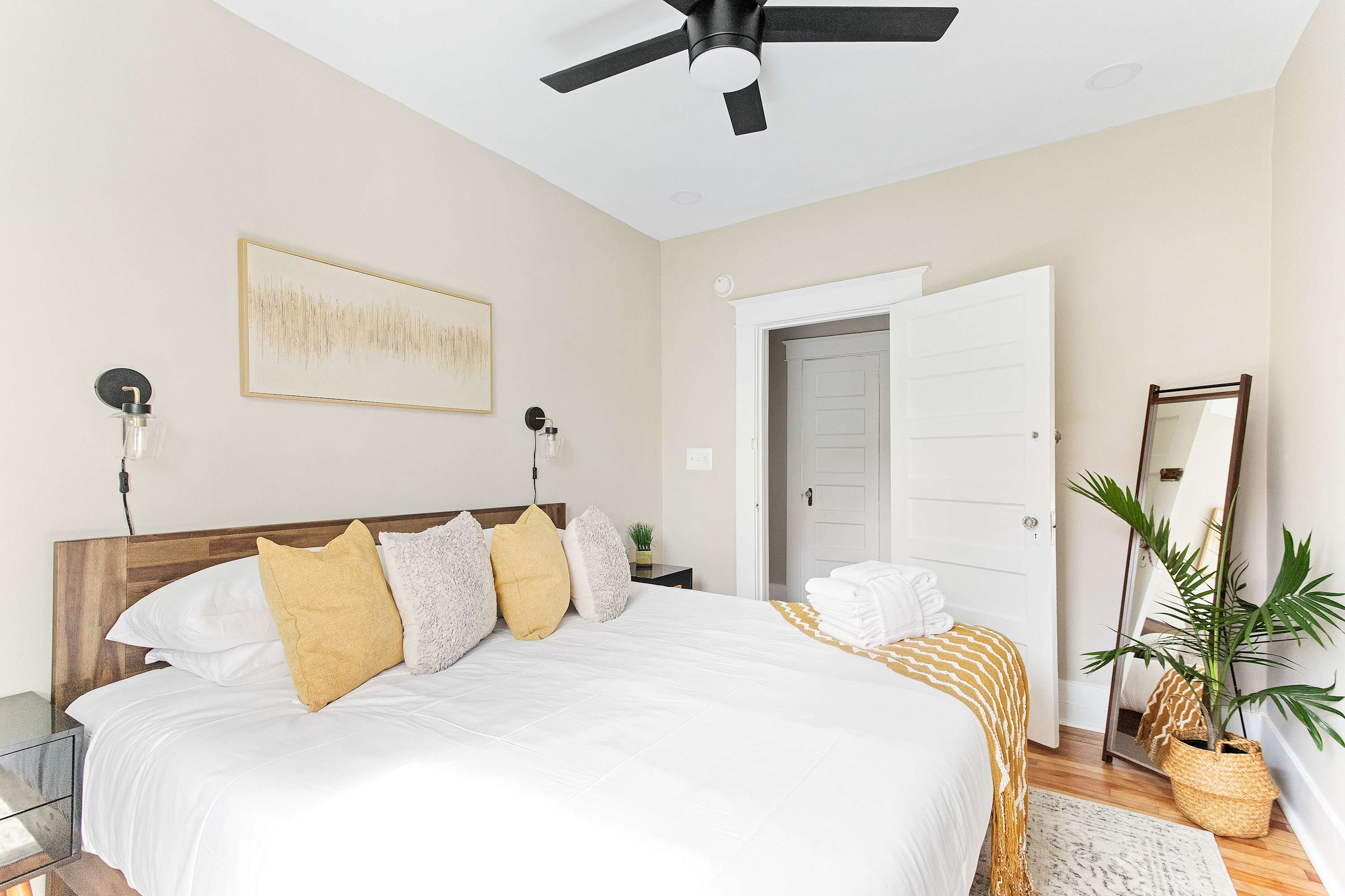 Bedroom 2: King Bed 