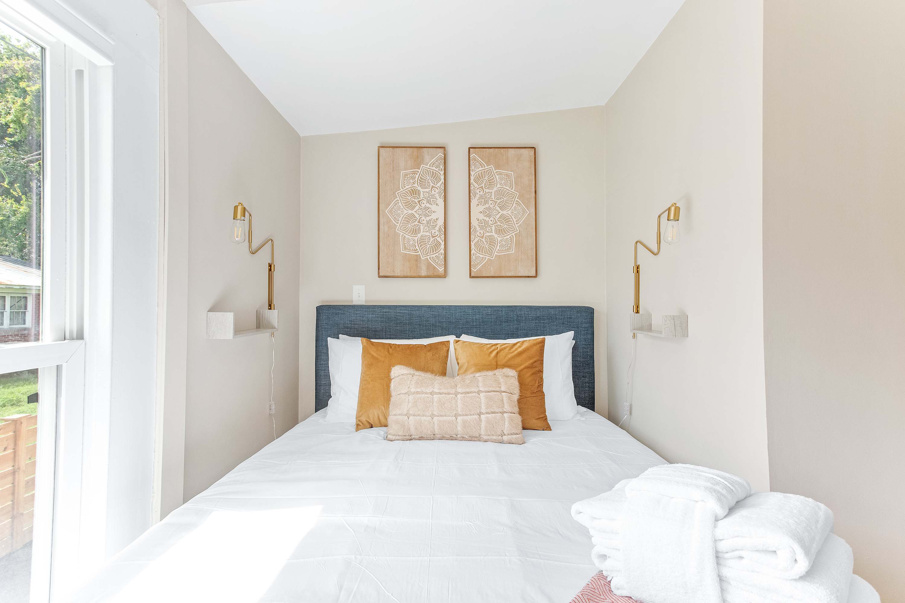 Bedroom 4: Queen Bed + Desk