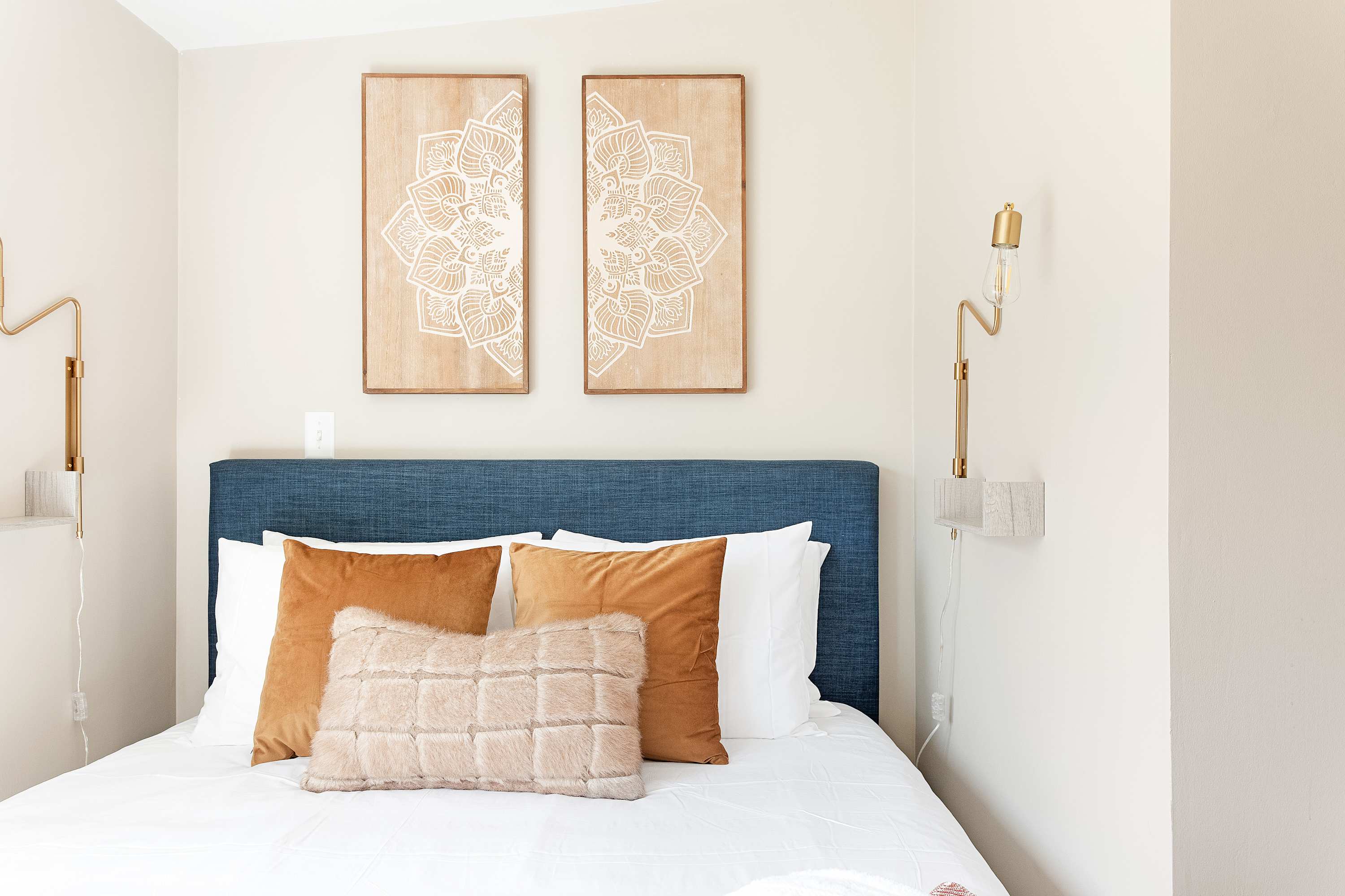 Bedroom 4: Queen Bed + Desk