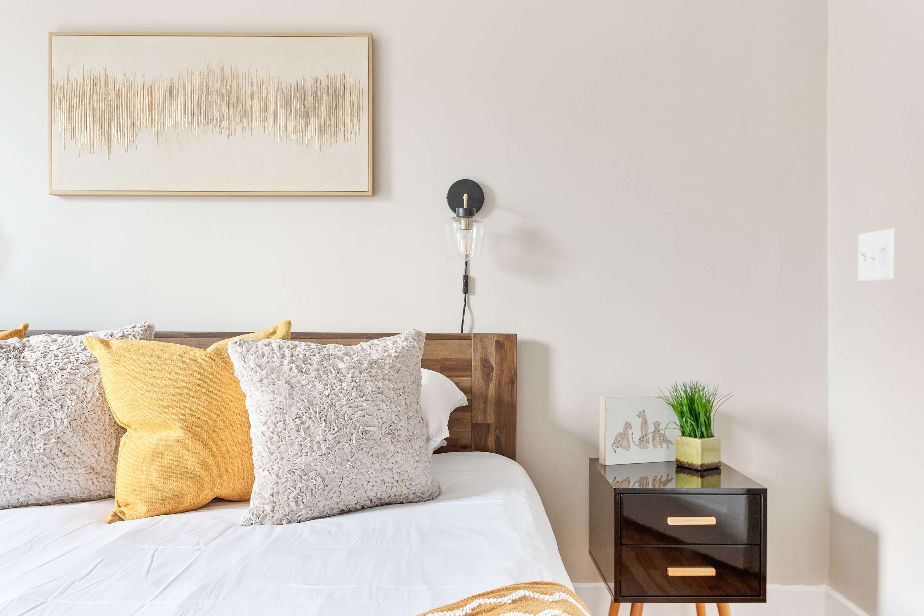 Bedroom 2: King Bed 