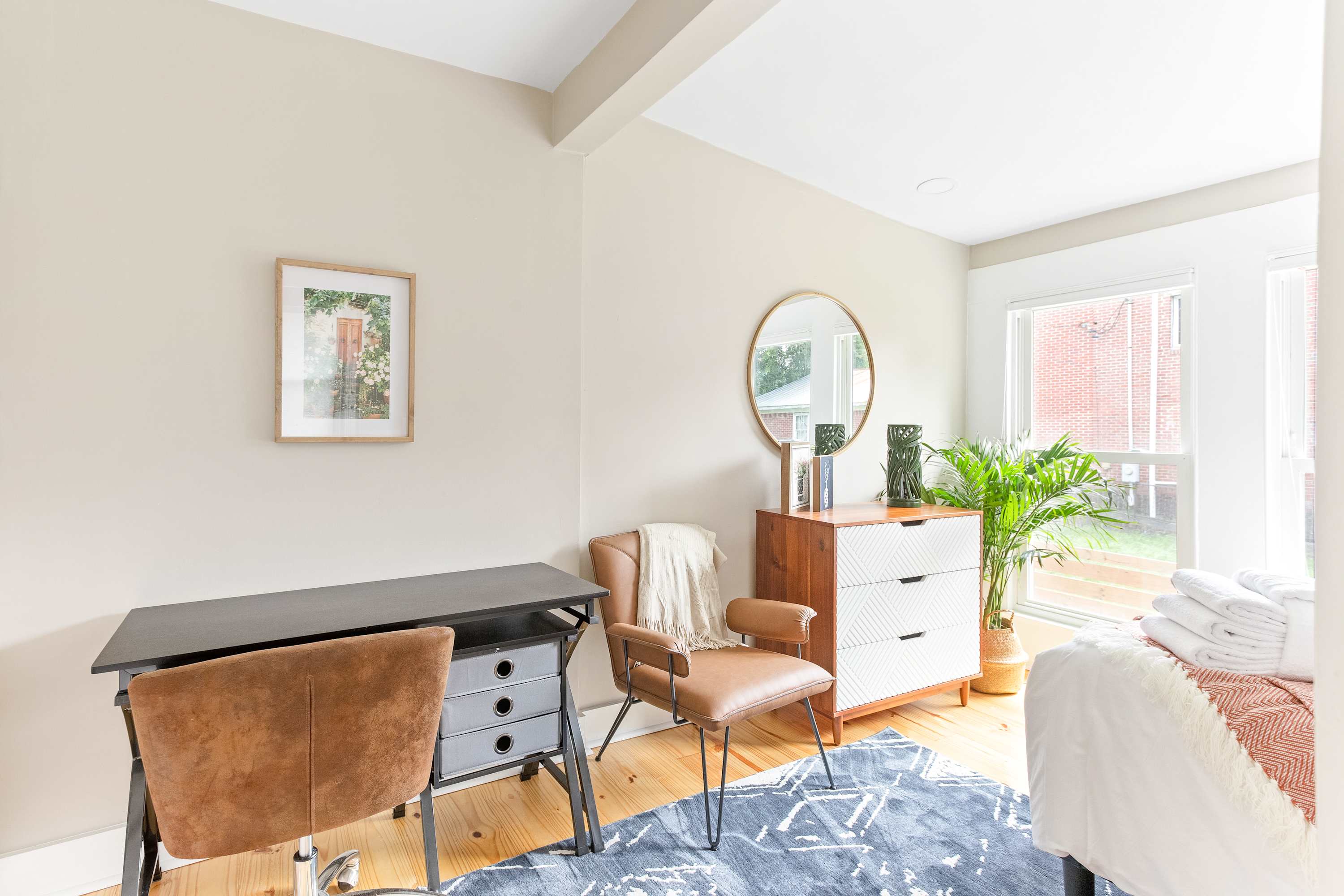 Bedroom 4: Queen Bed + Desk