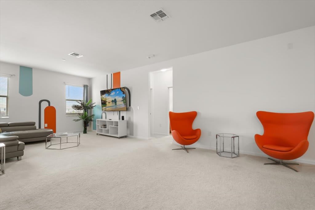 8BR Retro Retreat 70s Themed Loft Fun Themed Bedrooms | Photo 11
