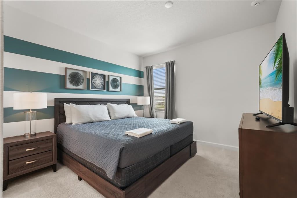 8BR Retro Retreat 70s Themed Loft Fun Themed Bedrooms | Photo 19