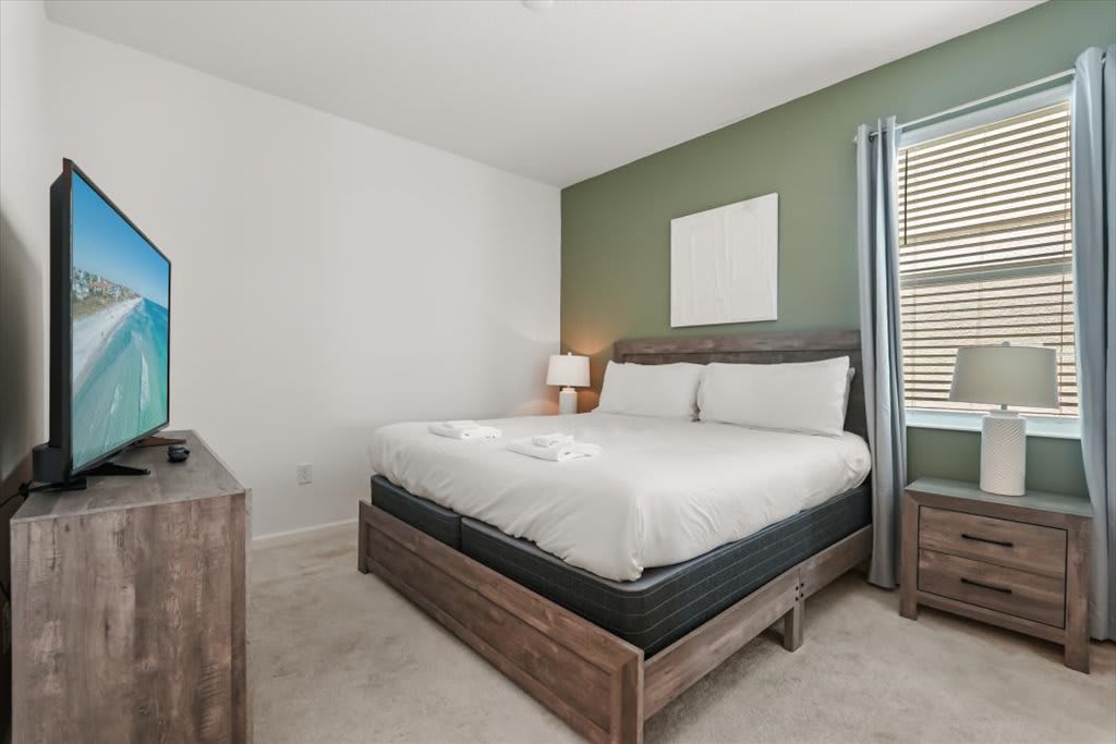 8BR Retro Retreat 70s Themed Loft Fun Themed Bedrooms | Photo 17