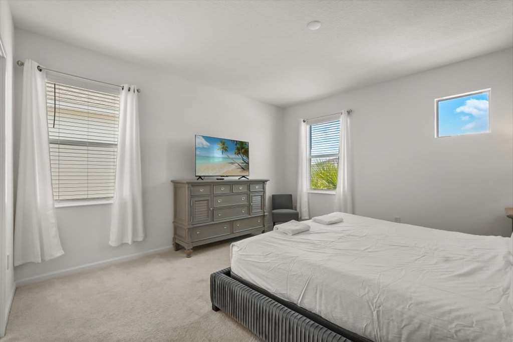 8BR Retro Retreat 70s Themed Loft Fun Themed Bedrooms | Photo 24