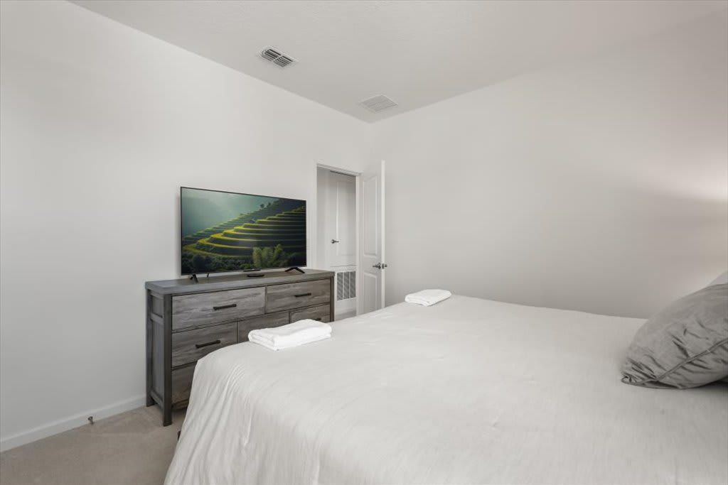 8BR Retro Retreat 70s Themed Loft Fun Themed Bedrooms | Photo 23