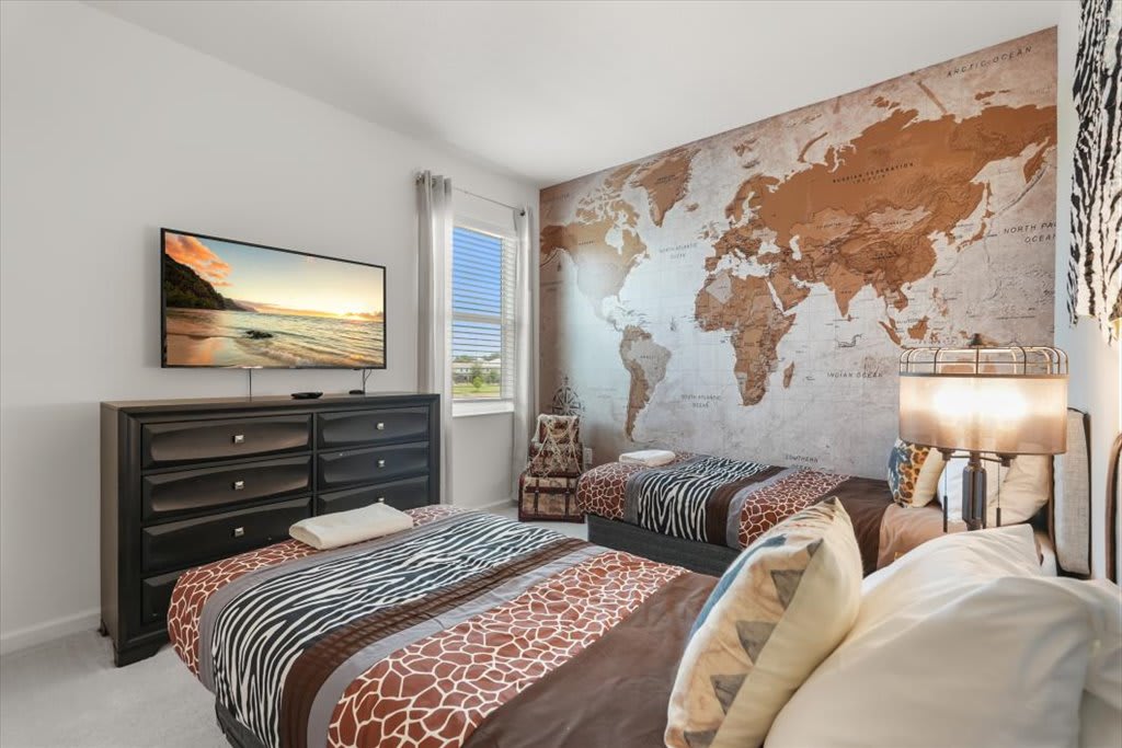 8BR Retro Retreat 70s Themed Loft Fun Themed Bedrooms | Photo 14