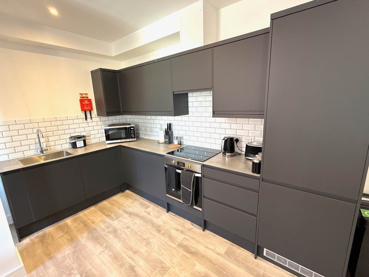 Luxury 1 bed - 6 Queen Street, Abingdon -  Centrally located, parking subject to availability in 20 Queen Street OX14 3LN - Property image 4 - VivreStays